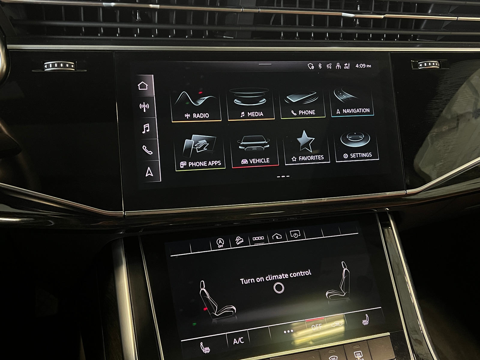 Thumbnail: 2022 Audi Q7 - 3