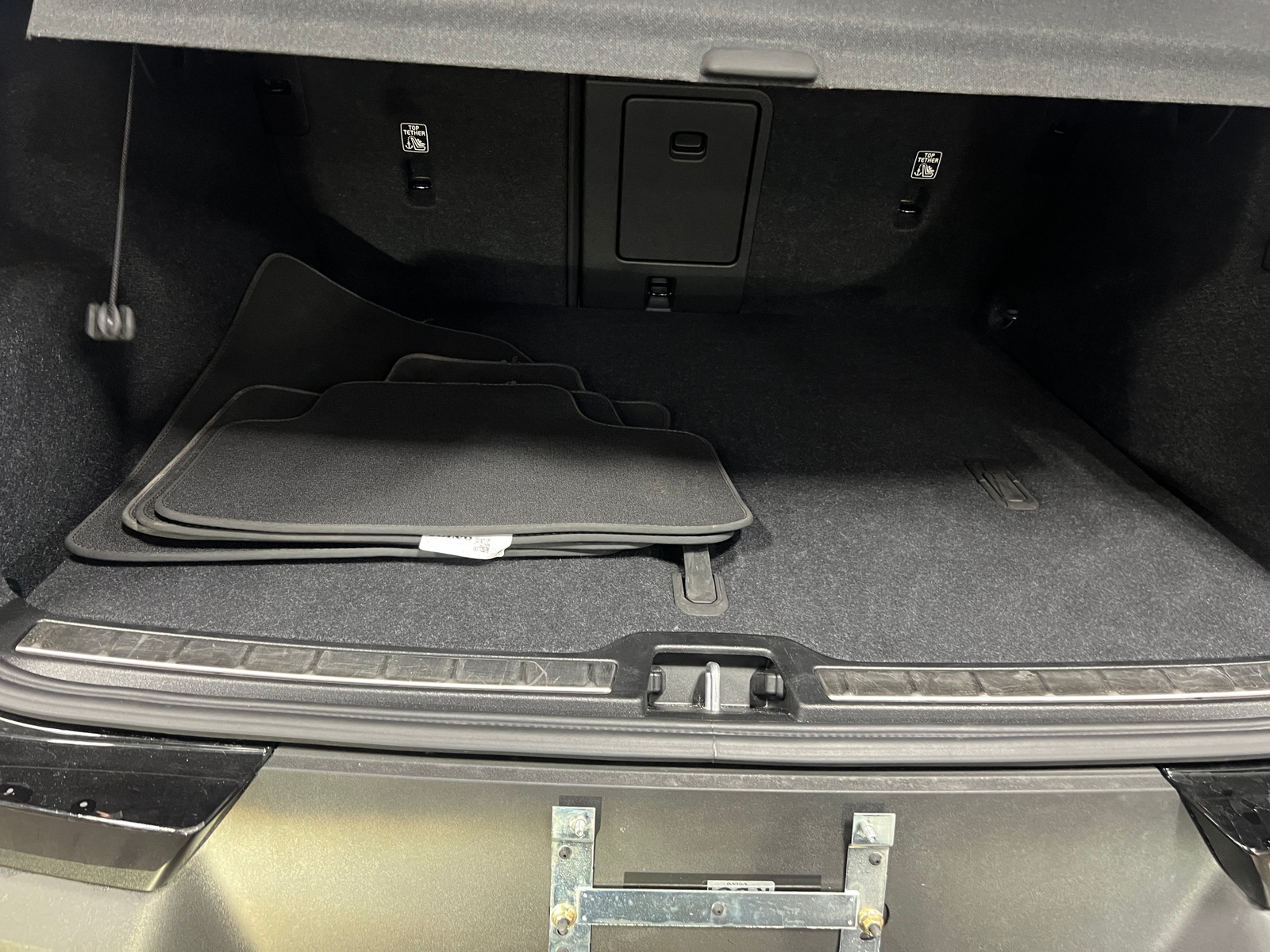 Thumbnail: 2025 Volvo XC40 - 6