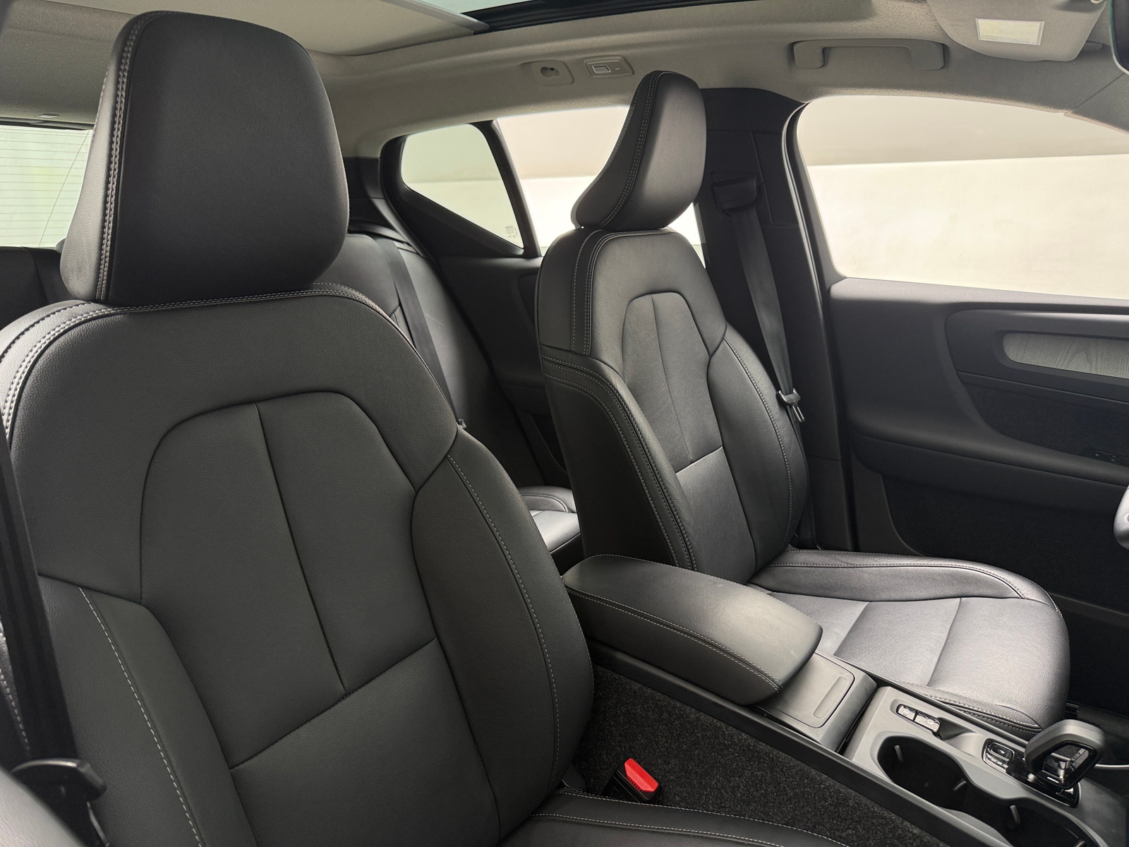 Thumbnail: 2025 Volvo XC40 - 2