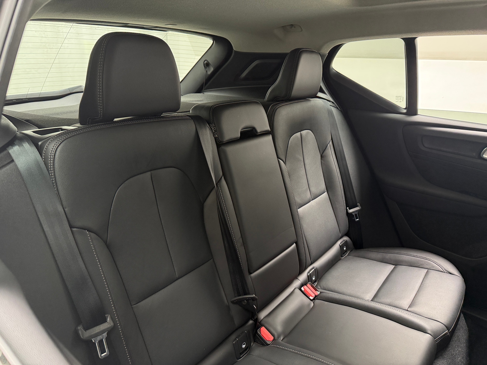 Thumbnail: 2025 Volvo XC40 - 6