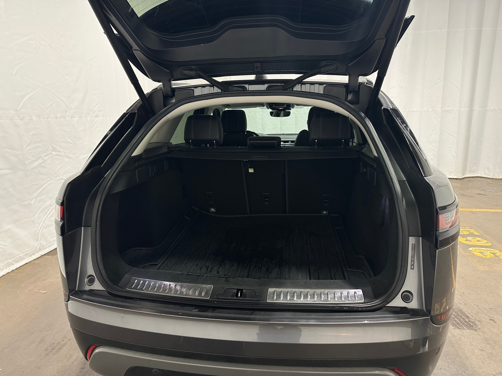 Thumbnail: 2018 Land Rover Range Rover Velar - 6