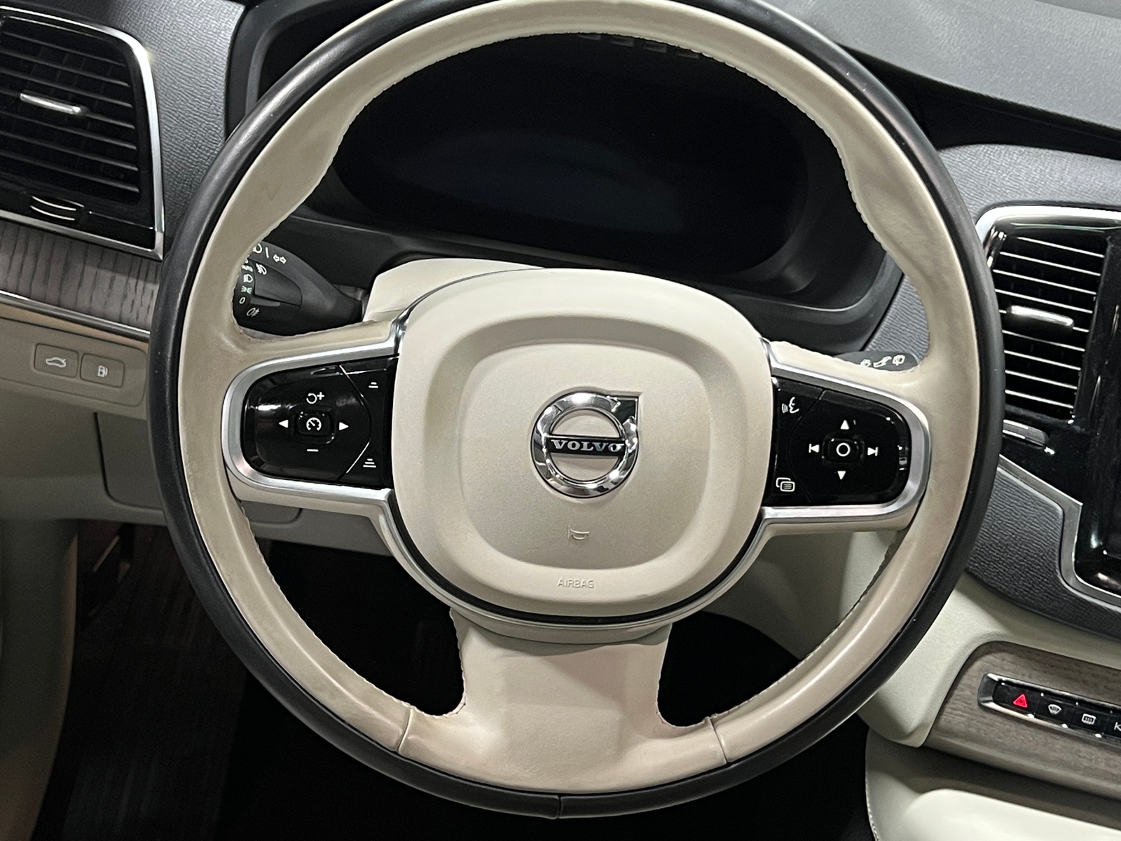 Thumbnail: 2023 Volvo XC90 - 4