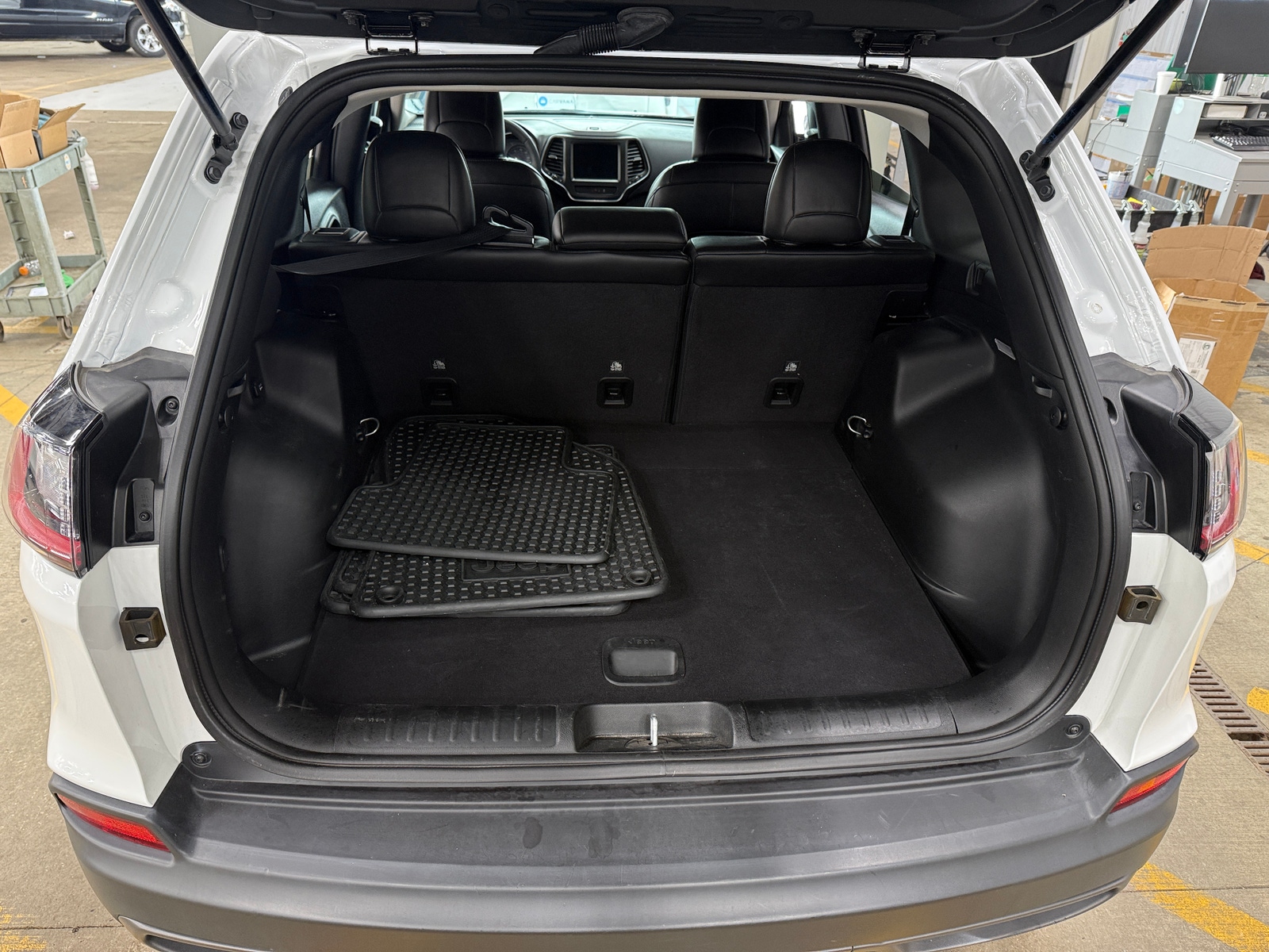 Thumbnail: 2022 Jeep Cherokee - 6