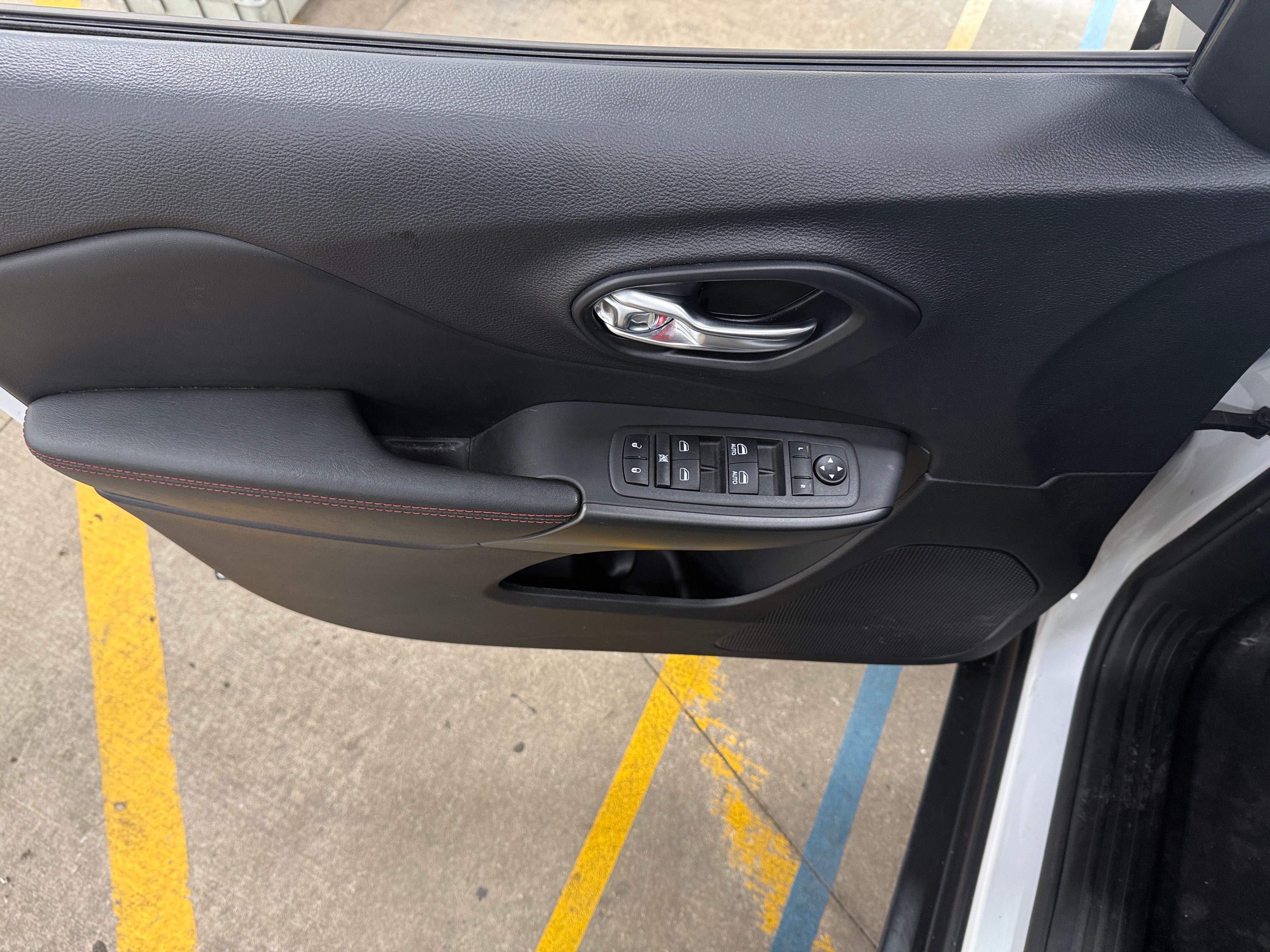 Used 2022 Jeep Cherokee Trailhawk with VIN 1C4PJMBX4ND554378 for sale in Eagan, Minnesota