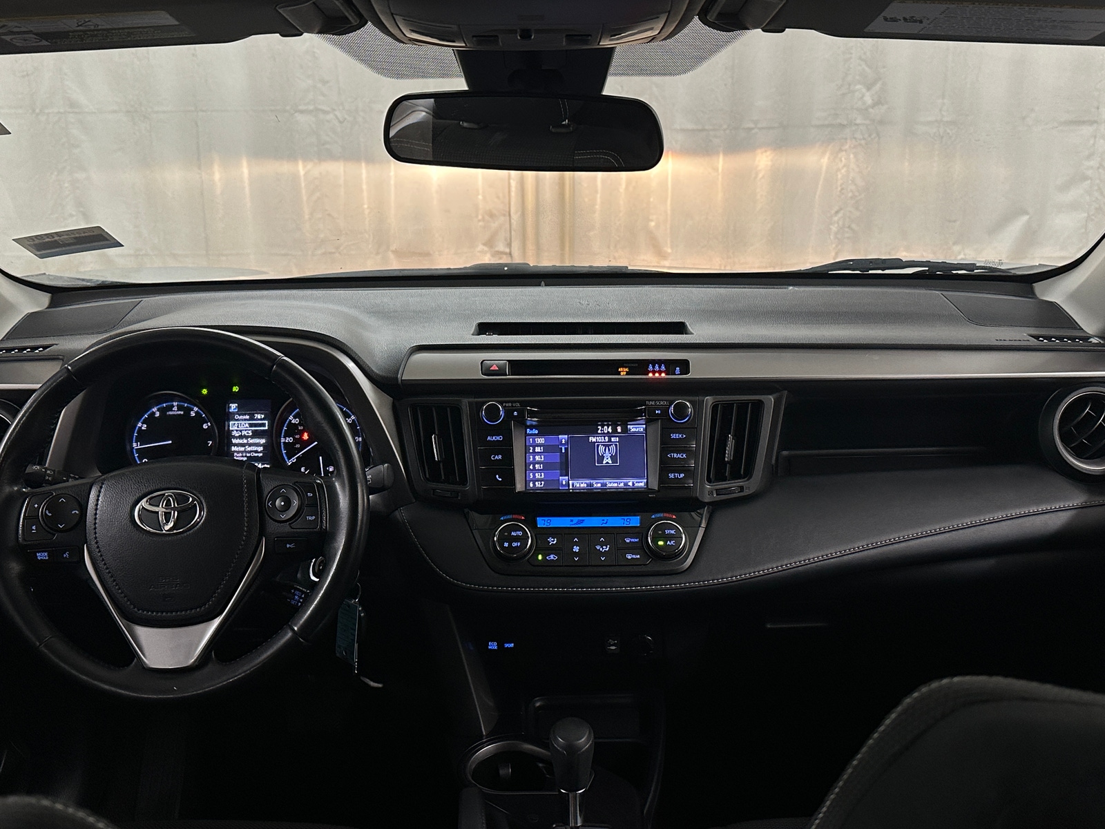 Thumbnail: 2018 Toyota RAV4 - 3