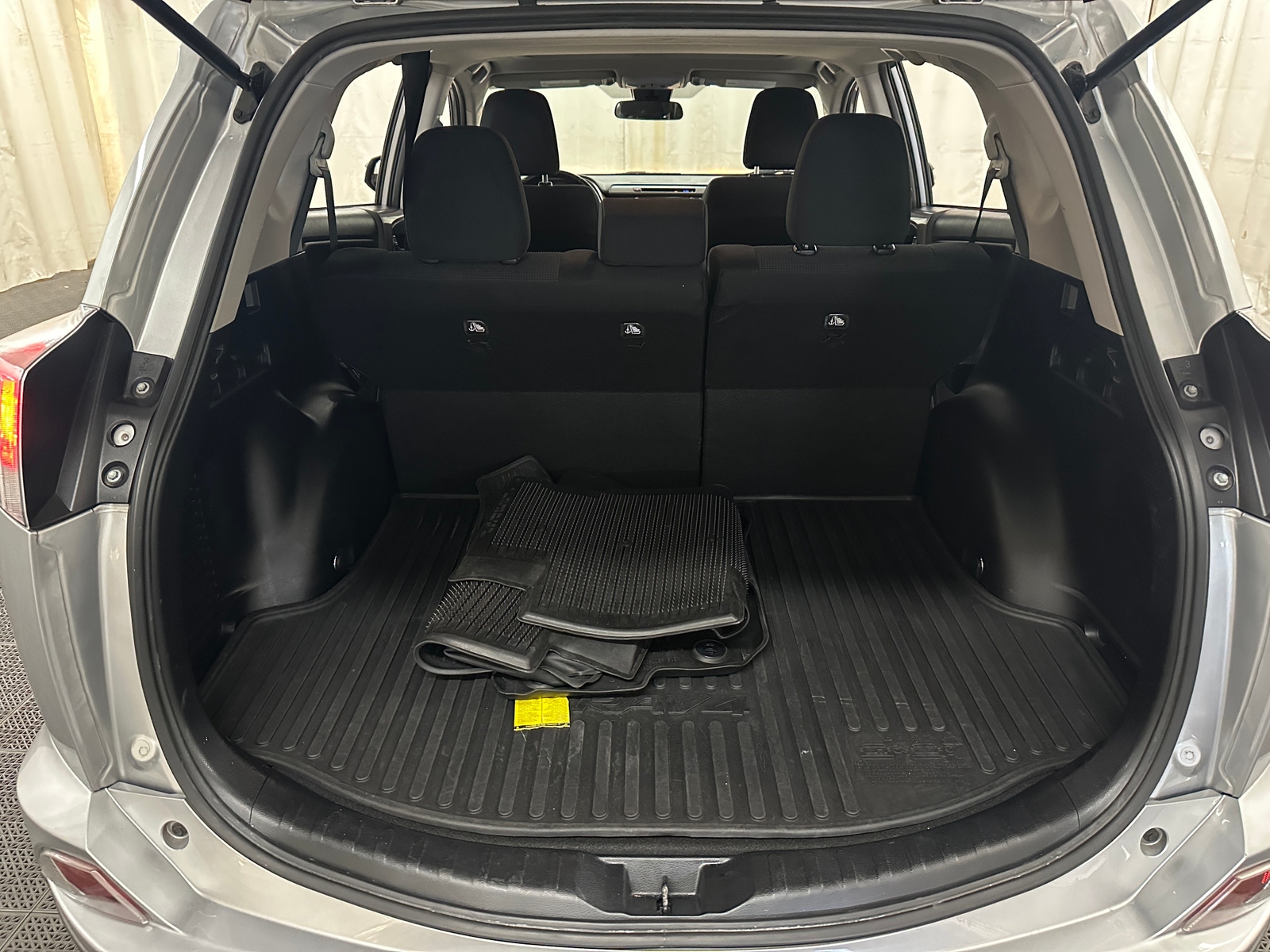 Thumbnail: 2018 Toyota RAV4 - 7