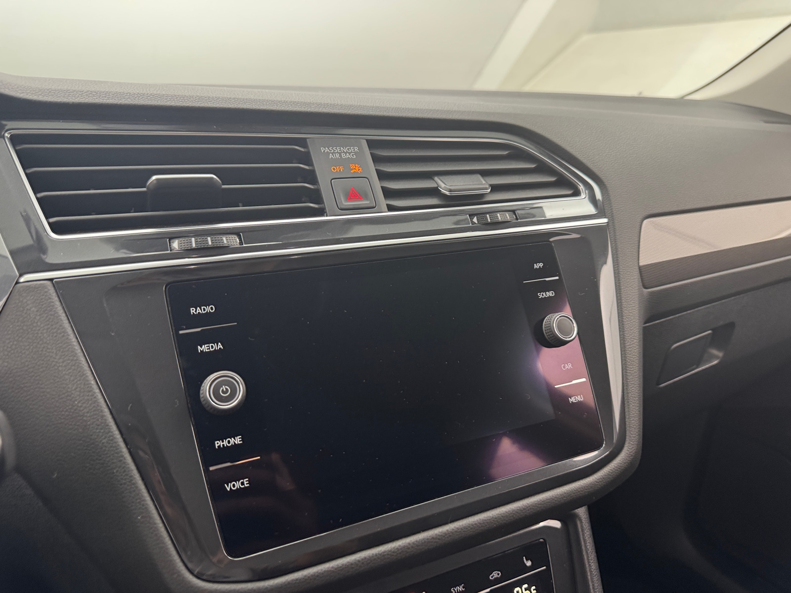 Thumbnail: 2022 Volkswagen Tiguan - 3