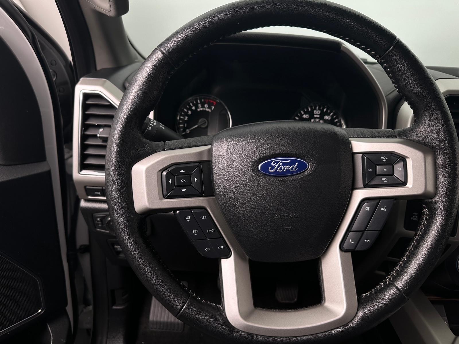 Thumbnail: 2019 Ford Econoline - 4