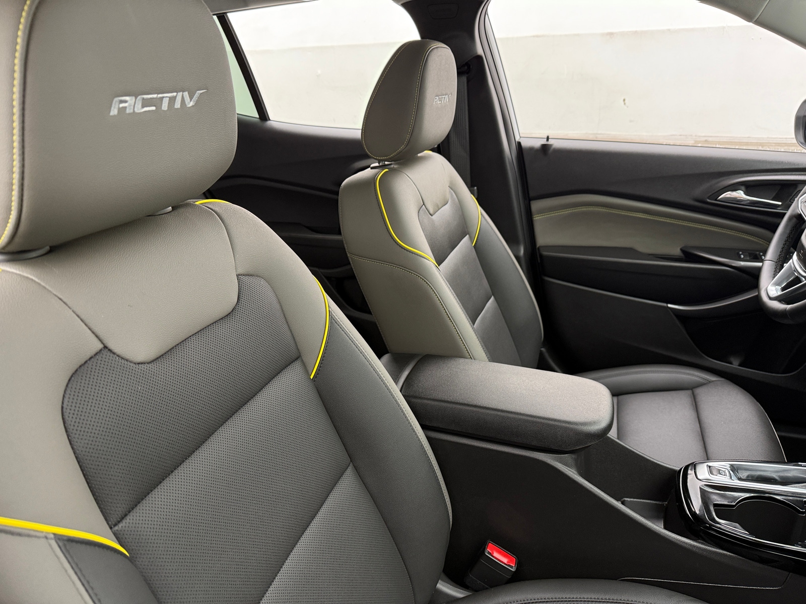 Thumbnail: 2025 Chevrolet Trax - 2