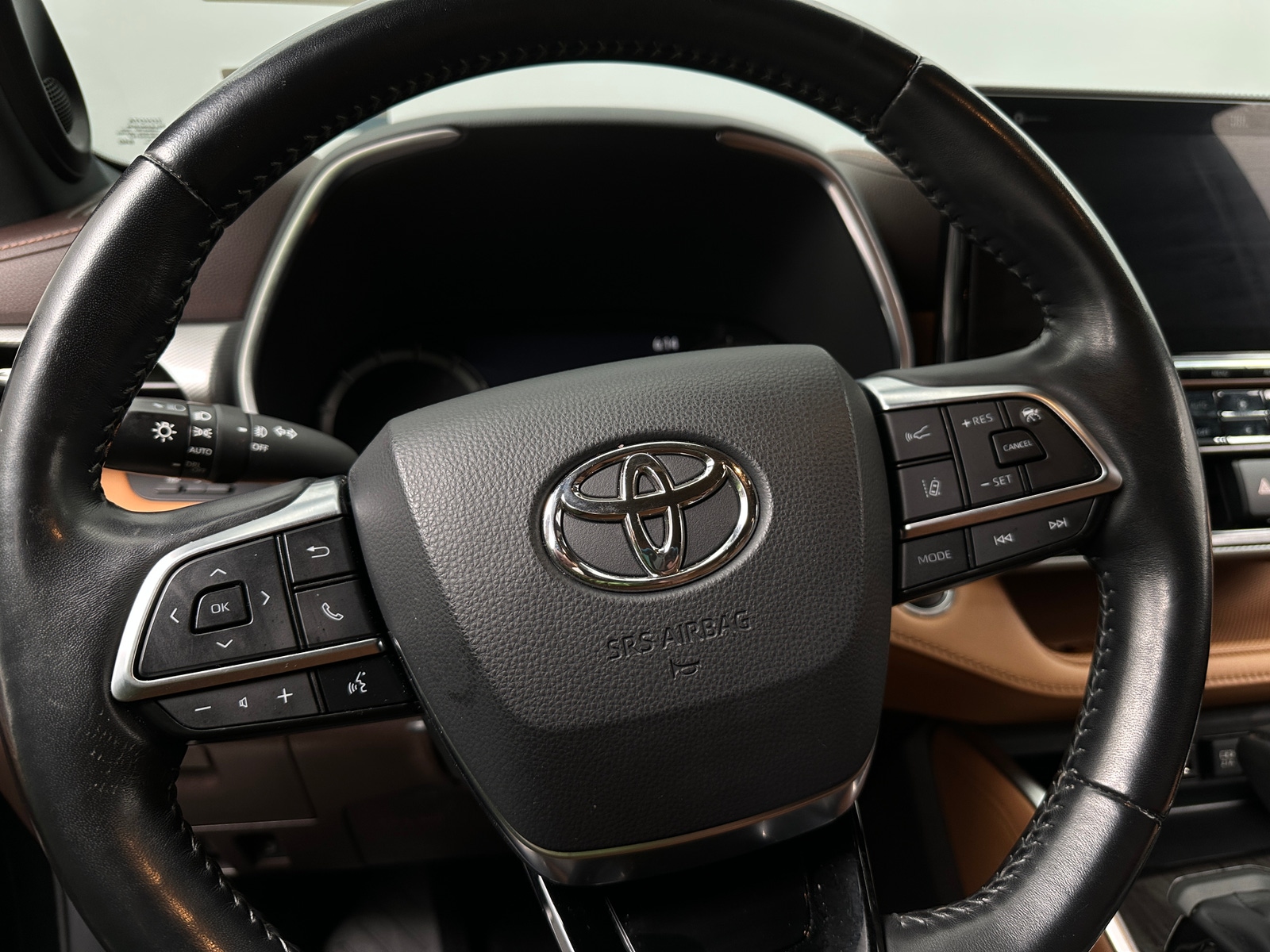 Thumbnail: 2020 Toyota Highlander - 4