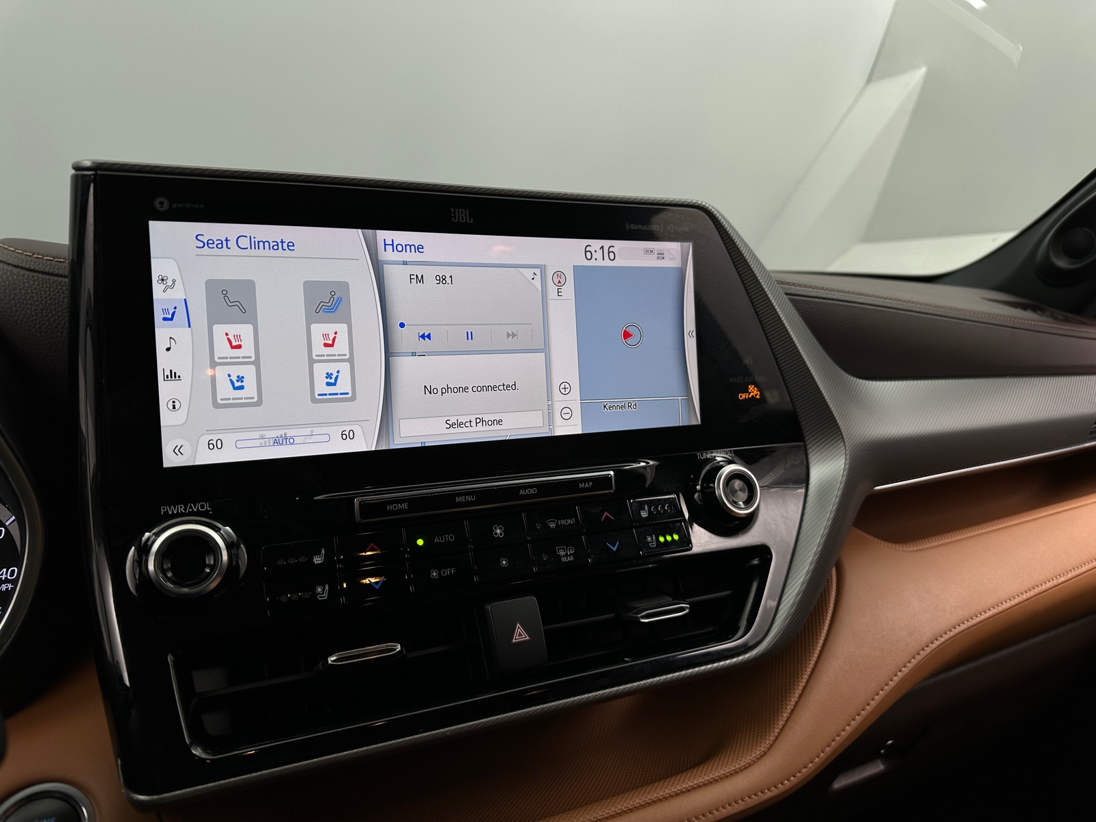 Thumbnail: 2020 Toyota Highlander - 3