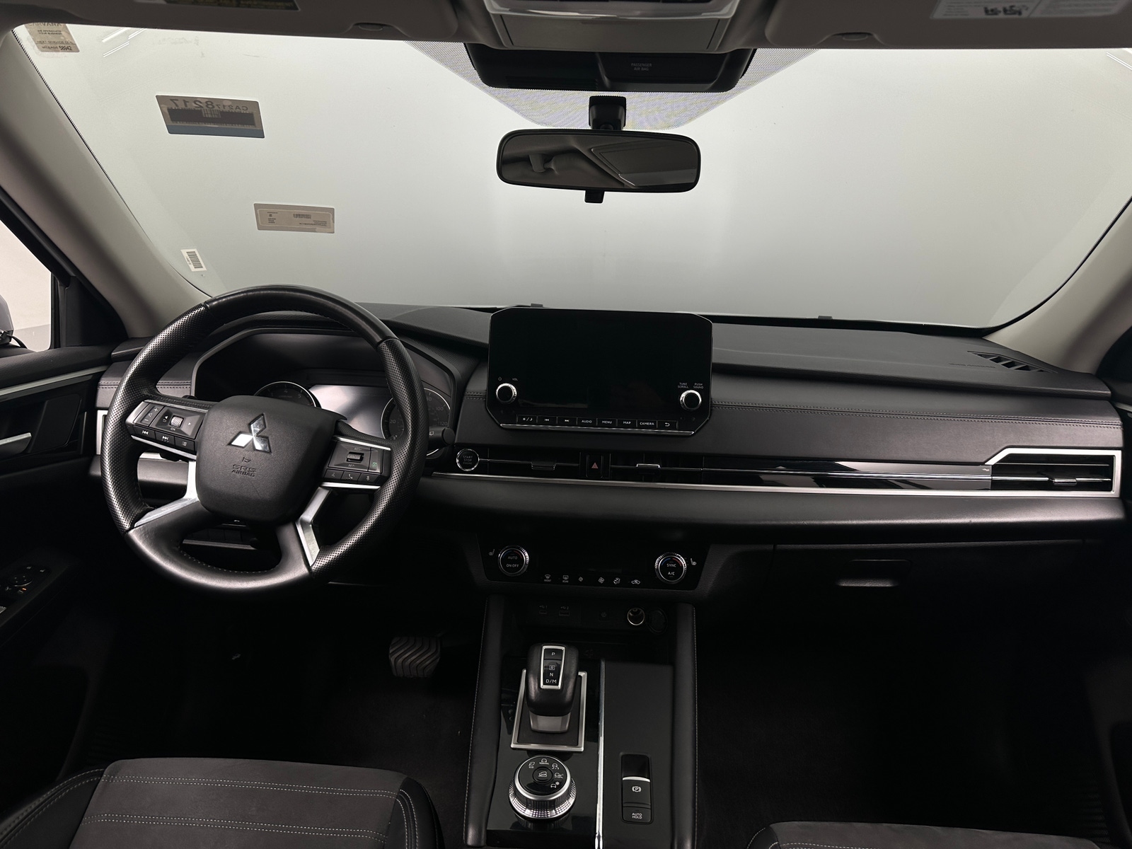 Thumbnail: 2024 Mitsubishi Outlander - 2