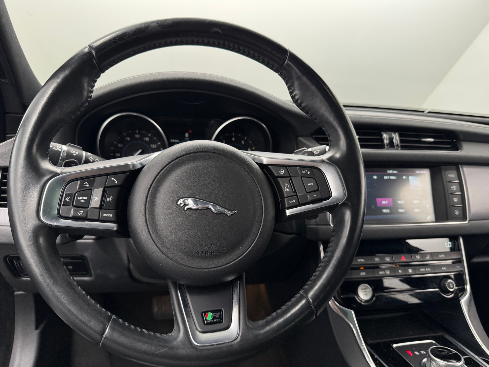 Thumbnail: 2016 Jaguar XF - 4