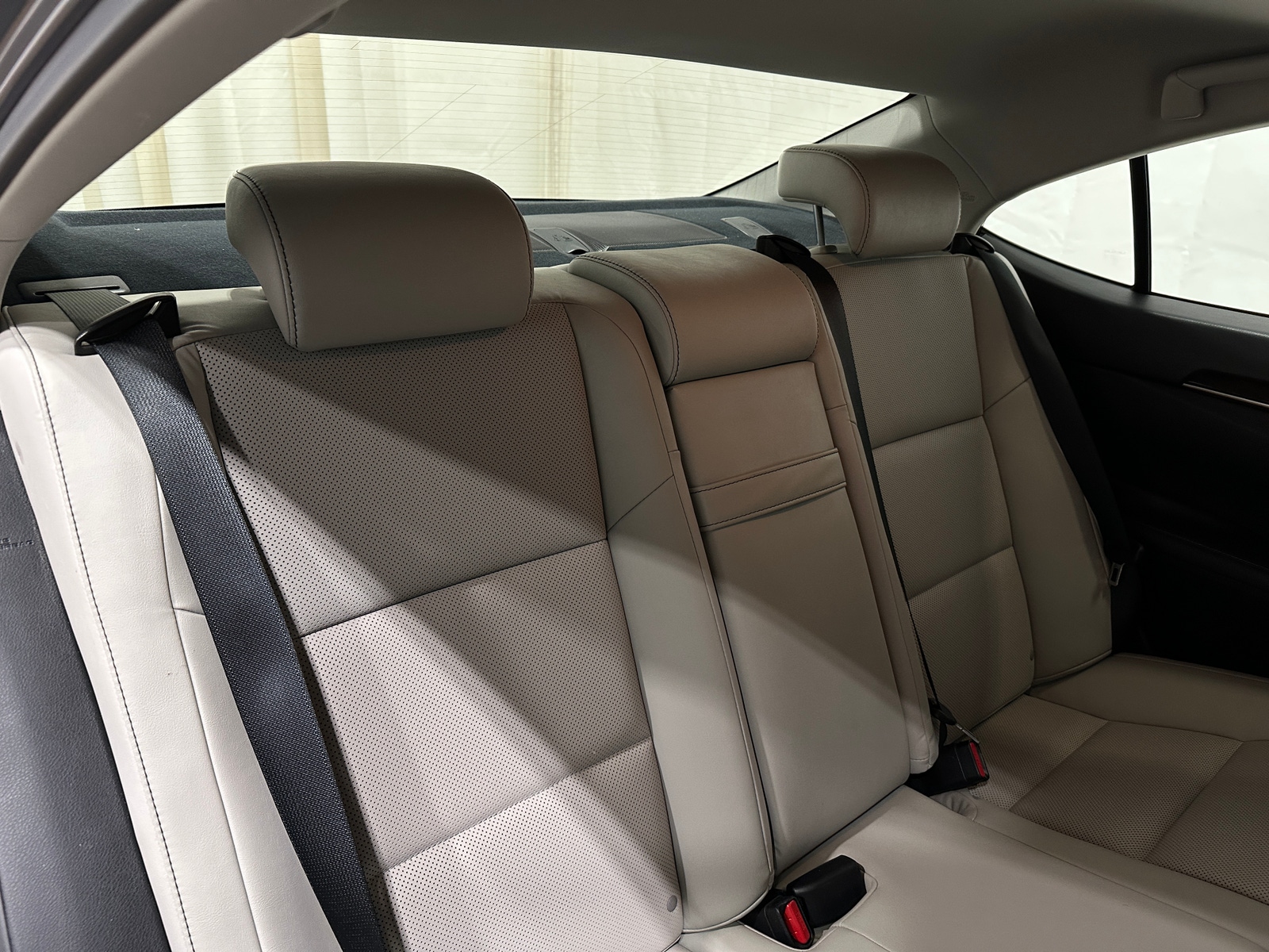 Thumbnail: 2015 Lexus ES - 5