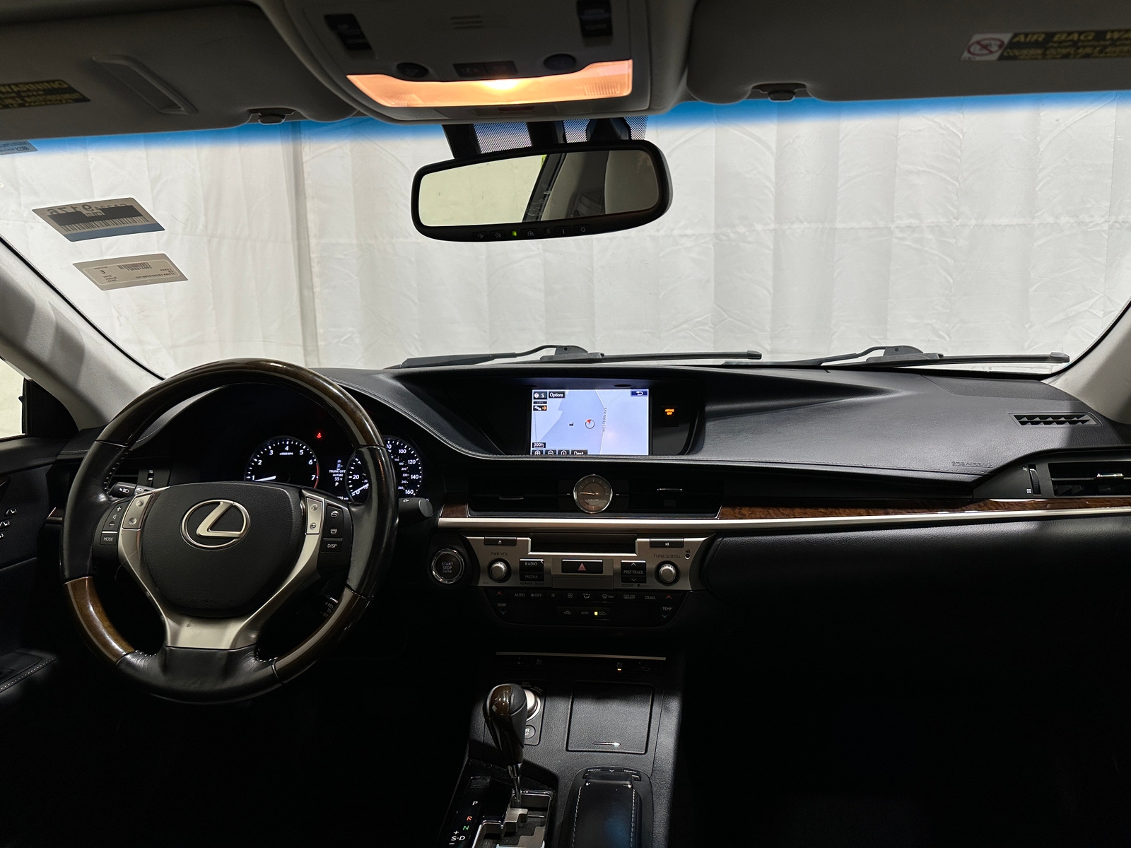 Thumbnail: 2015 Lexus ES - 2