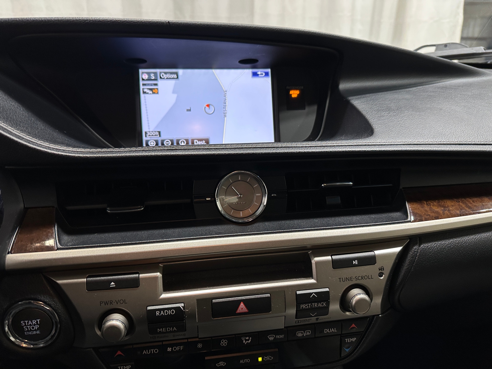 Thumbnail: 2015 Lexus ES - 3