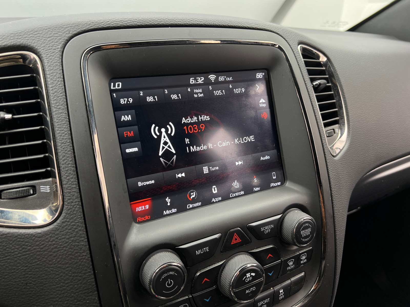 Thumbnail: 2018 Dodge Durango - 3