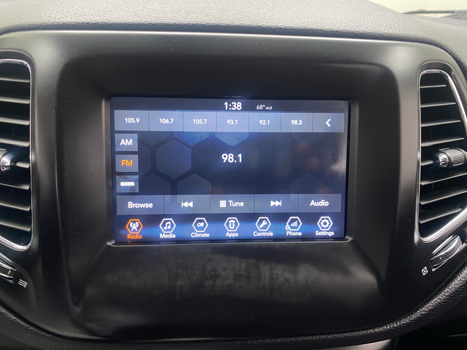 Thumbnail: 2018 Jeep Compass - 4