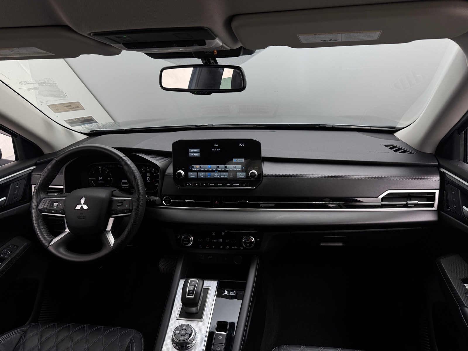 Thumbnail: 2023 Mitsubishi Outlander - 2