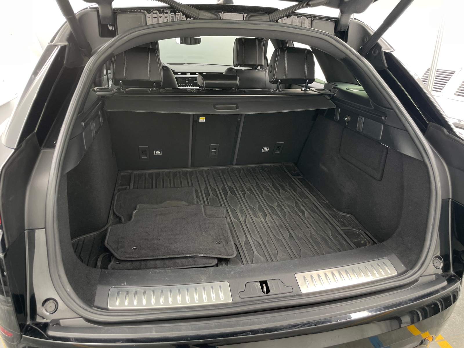 Thumbnail: 2019 Land Rover Range Rover Velar - 6