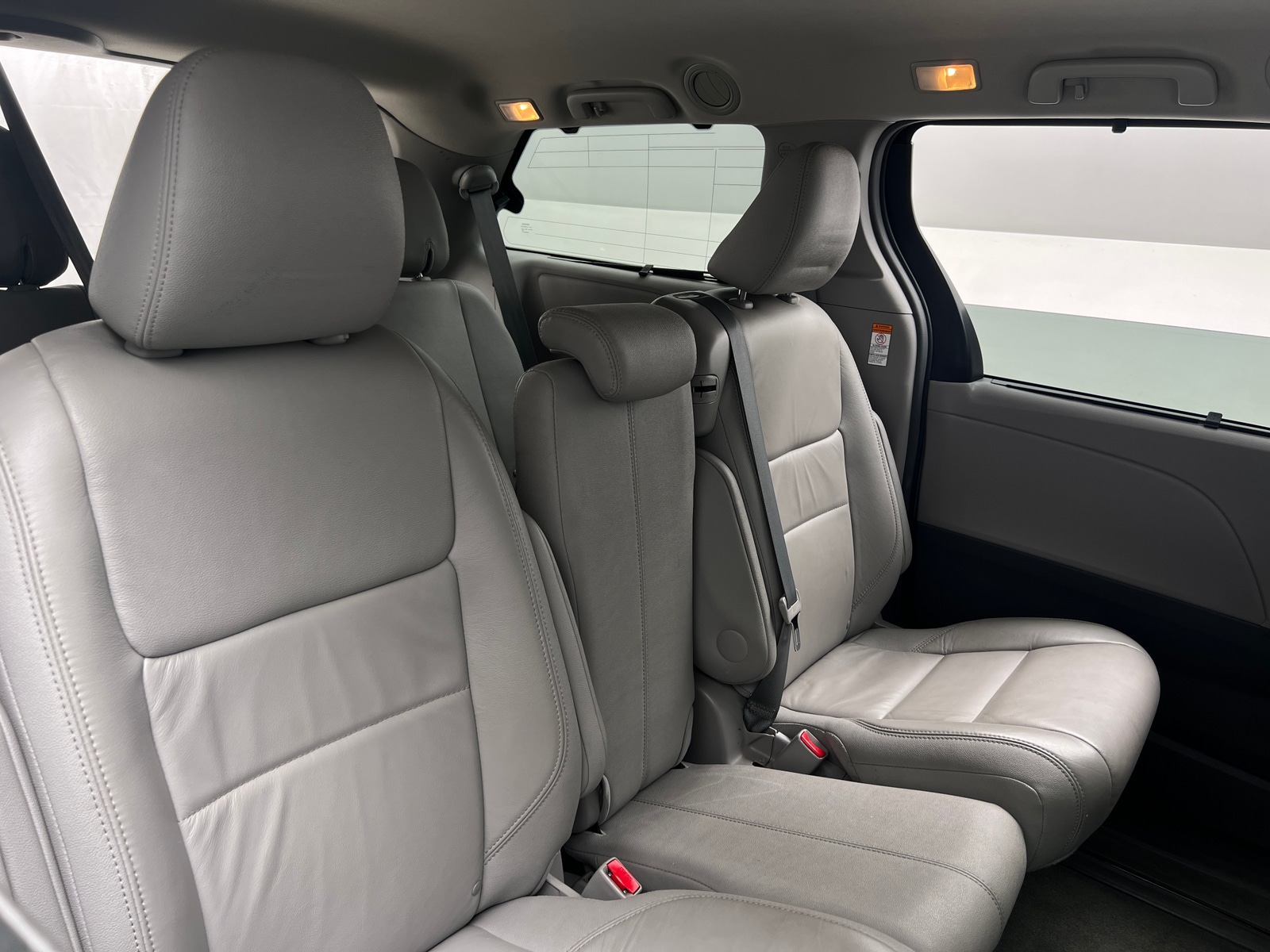 Thumbnail: 2016 Toyota Sienna - 5