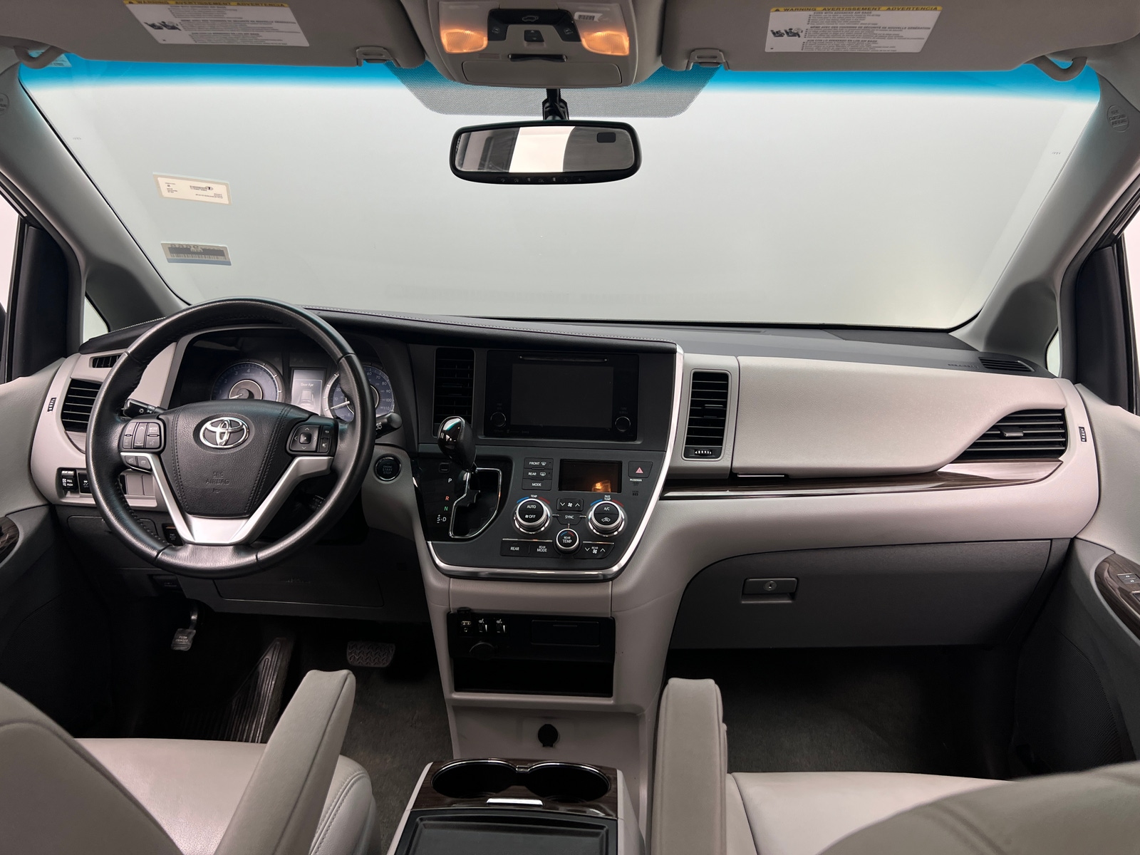 Thumbnail: 2016 Toyota Sienna - 2