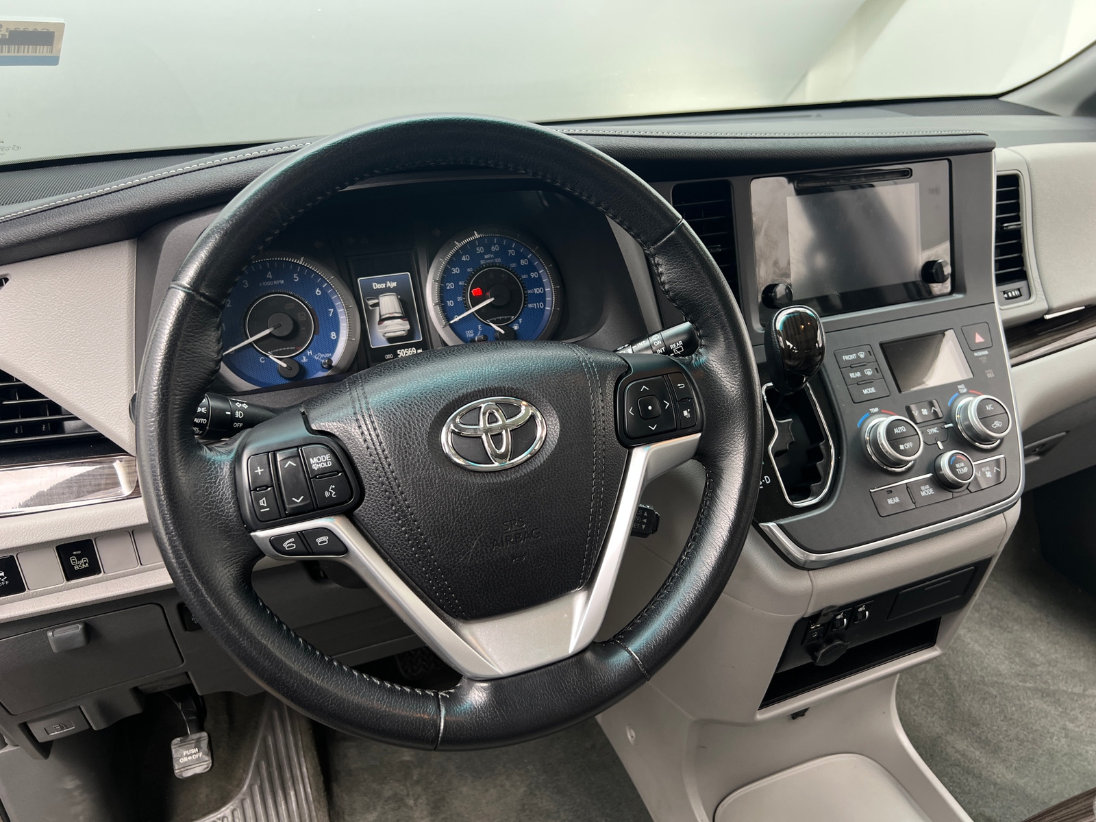 Thumbnail: 2016 Toyota Sienna - 4