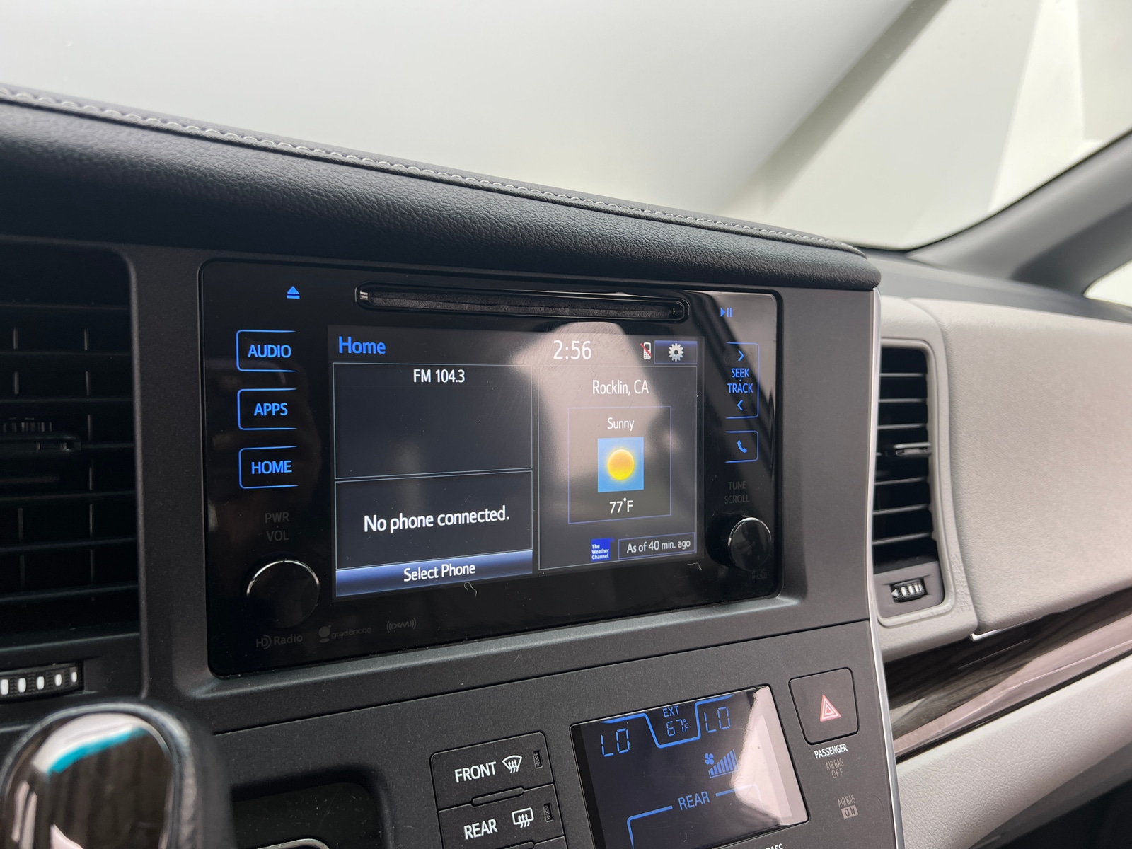 Thumbnail: 2016 Toyota Sienna - 3