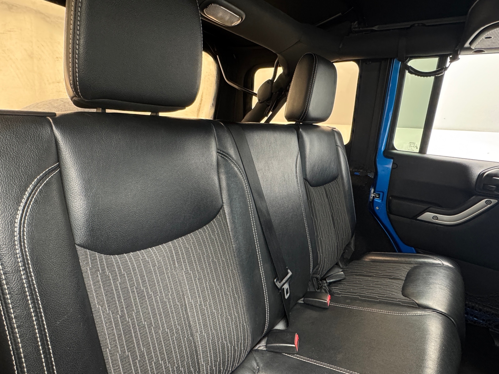 Thumbnail: 2015 Jeep Wrangler - 6