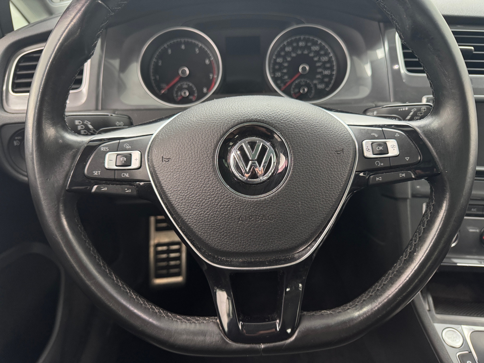 Thumbnail: 2017 Volkswagen Golf - 4