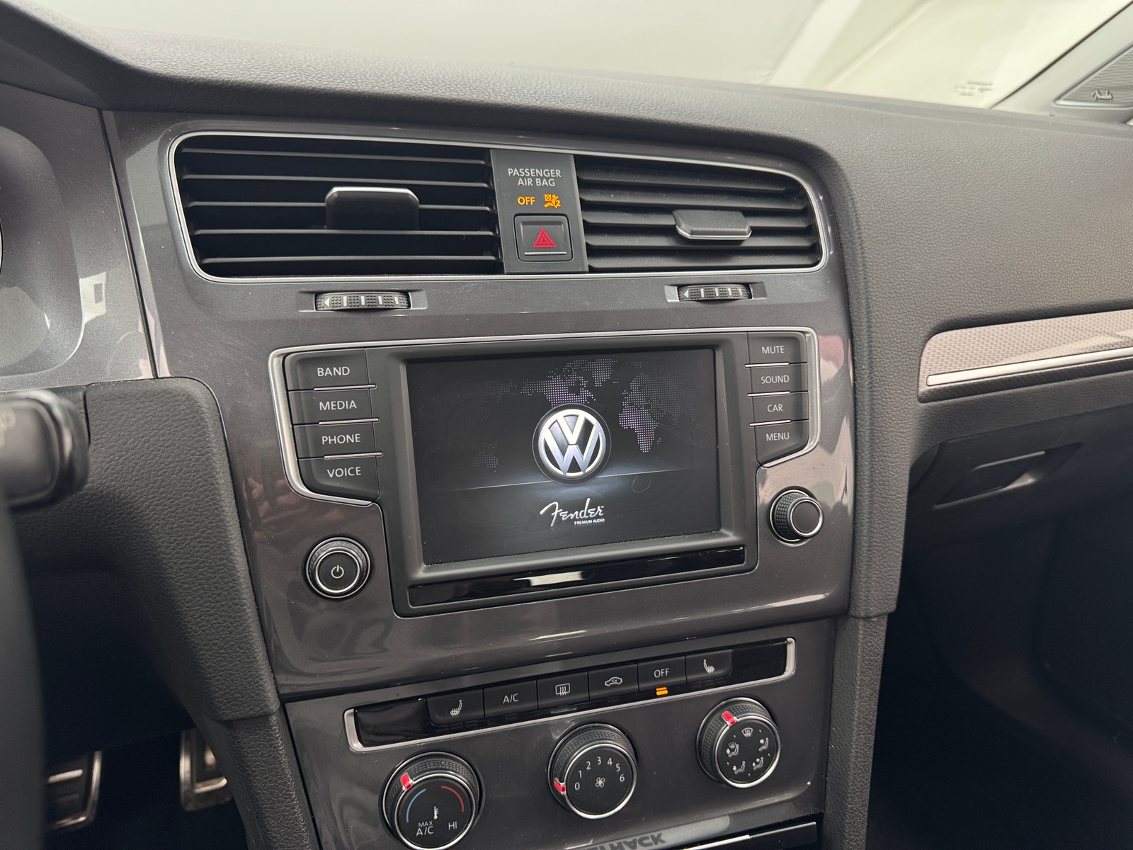 Thumbnail: 2017 Volkswagen Golf - 3