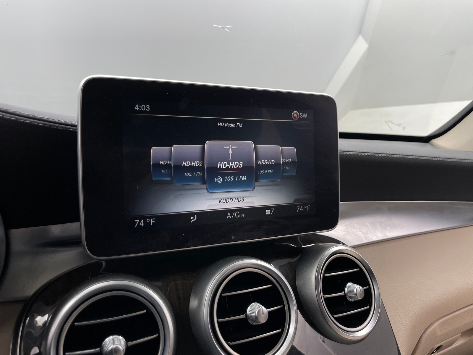 Thumbnail: 2016 Mercedes-Benz GLC - 3