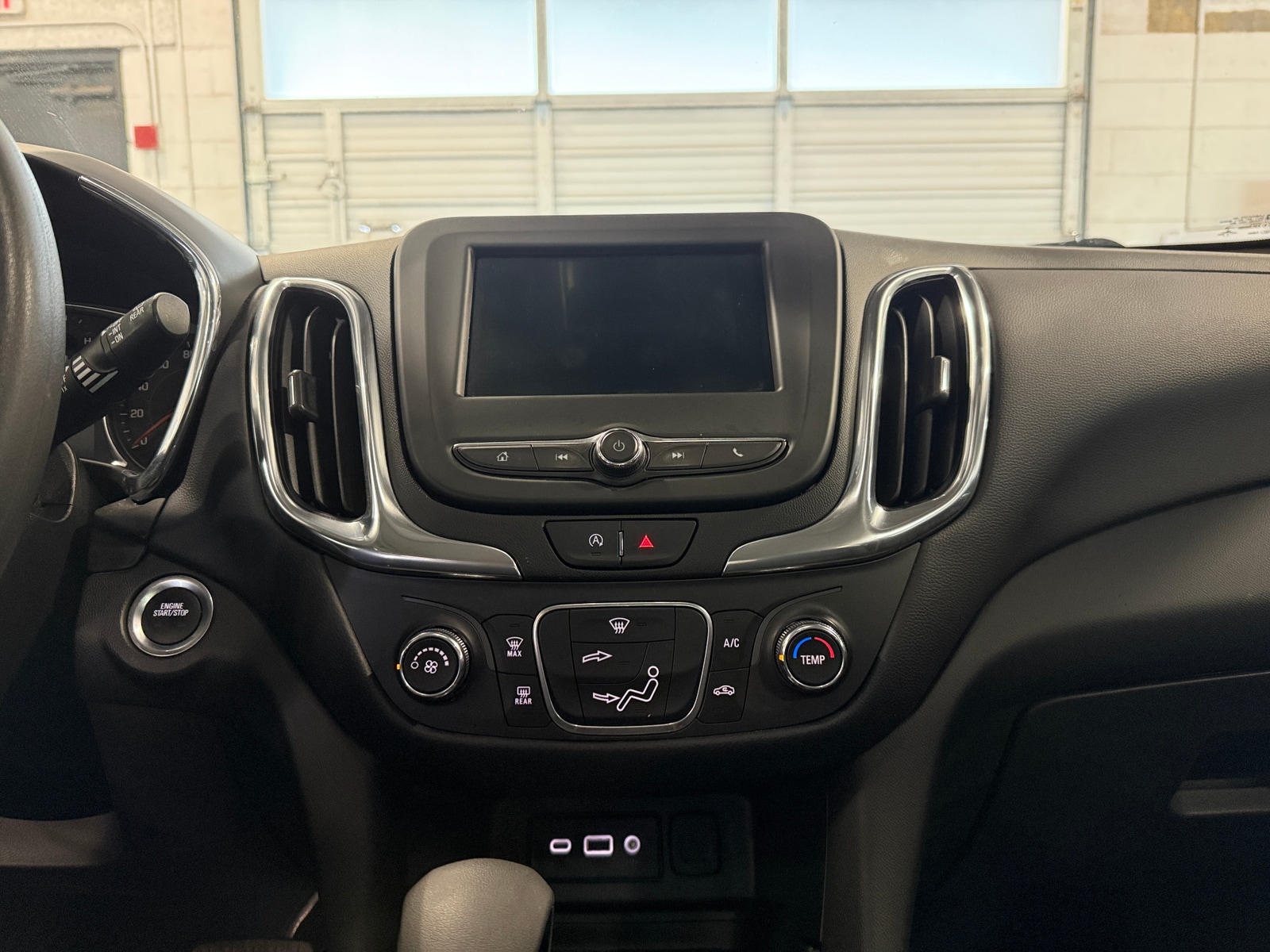 Thumbnail: 2022 Chevrolet Equinox - 4