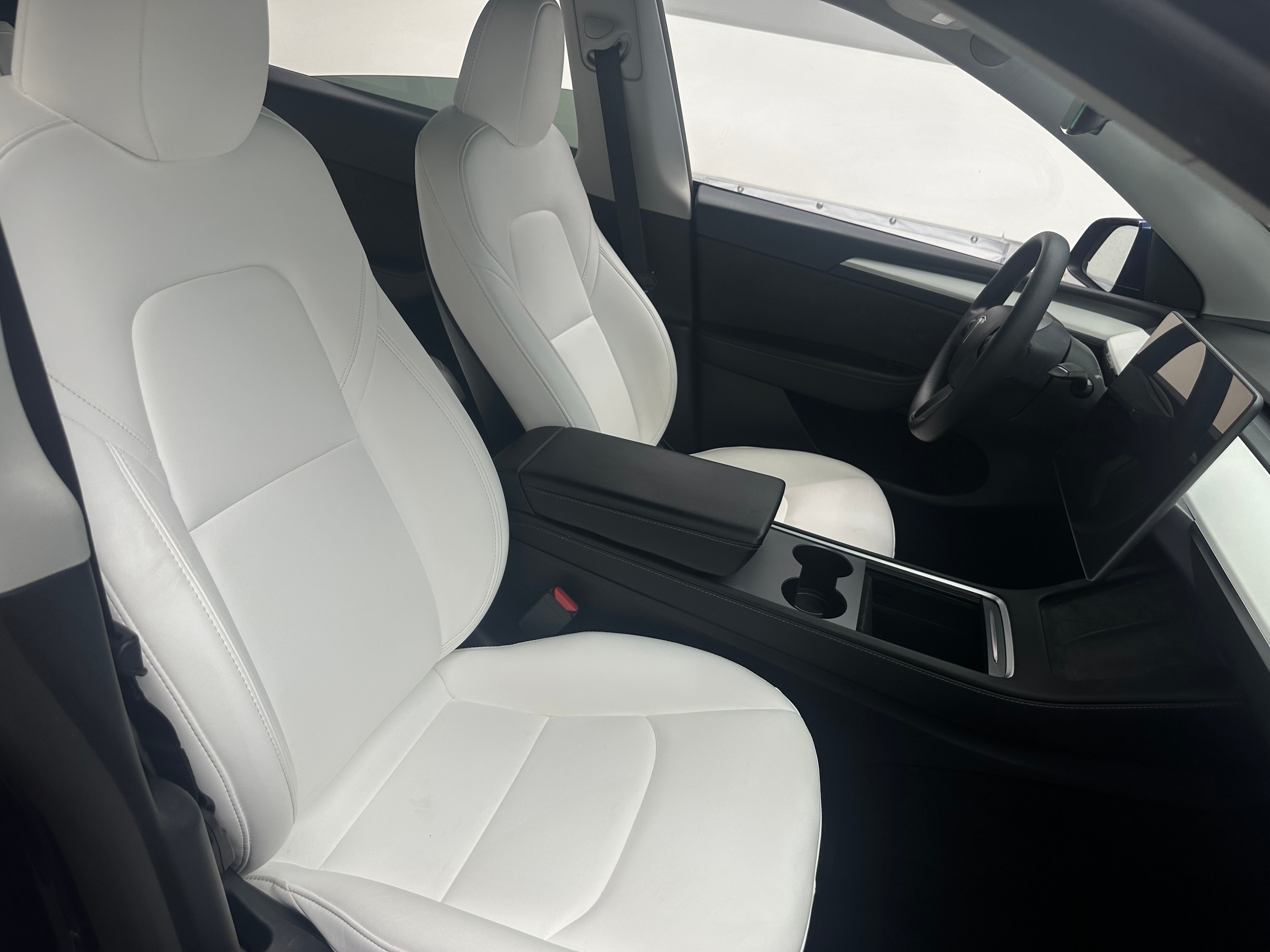 Used 2023 Tesla Model Y Long Range with VIN 7SAYGAEE1PF825407 for sale in Oak Creek, WI