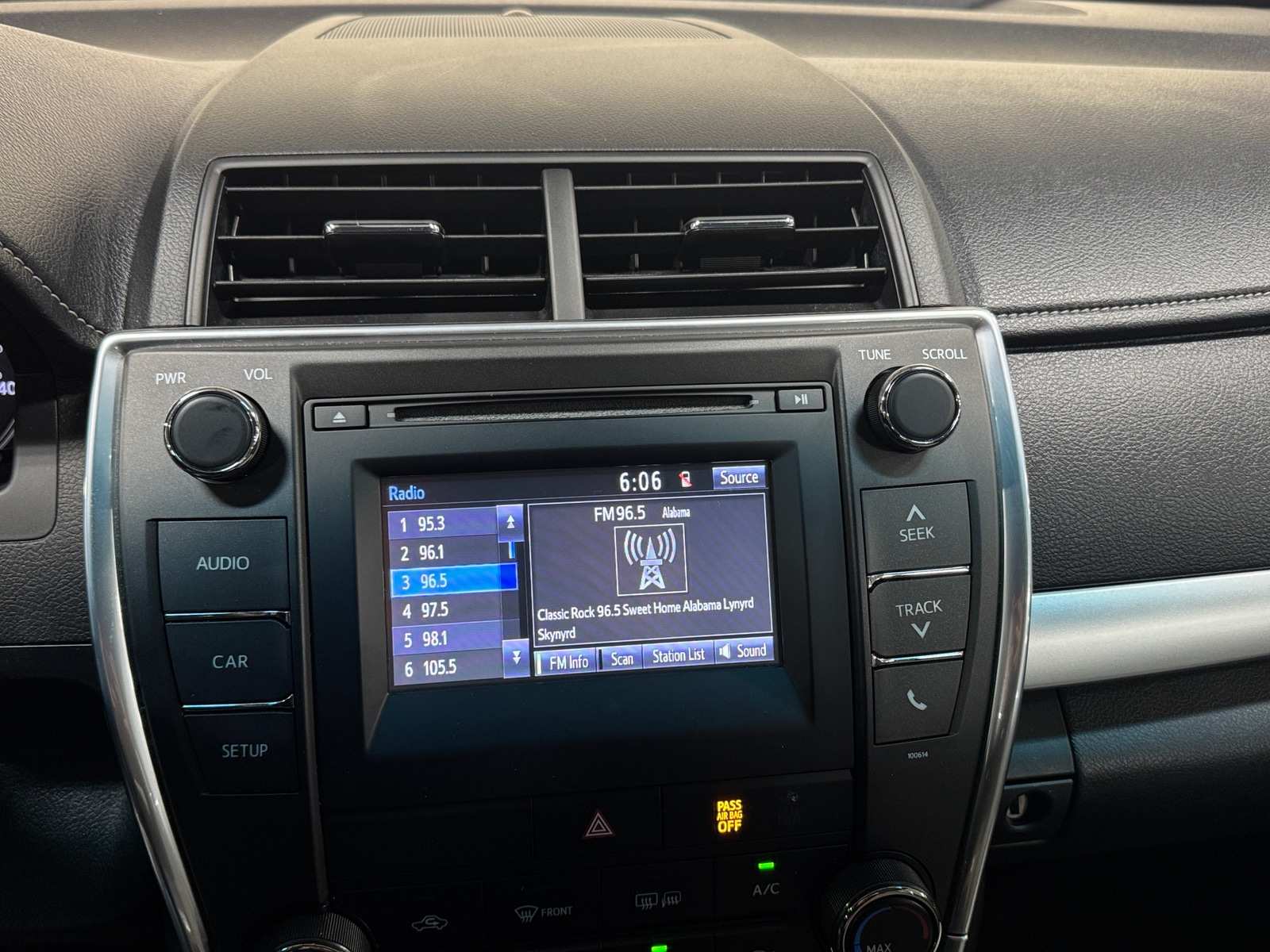 Thumbnail: 2017 Toyota Camry - 4