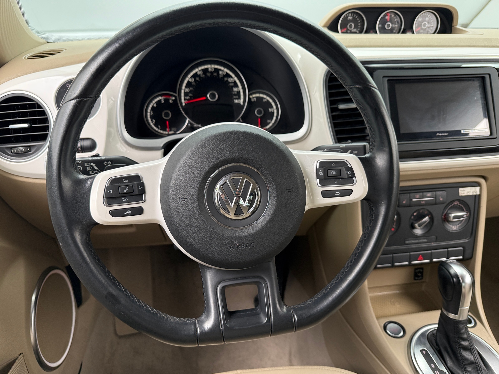 Thumbnail: 2014 Volkswagen Beetle - 4