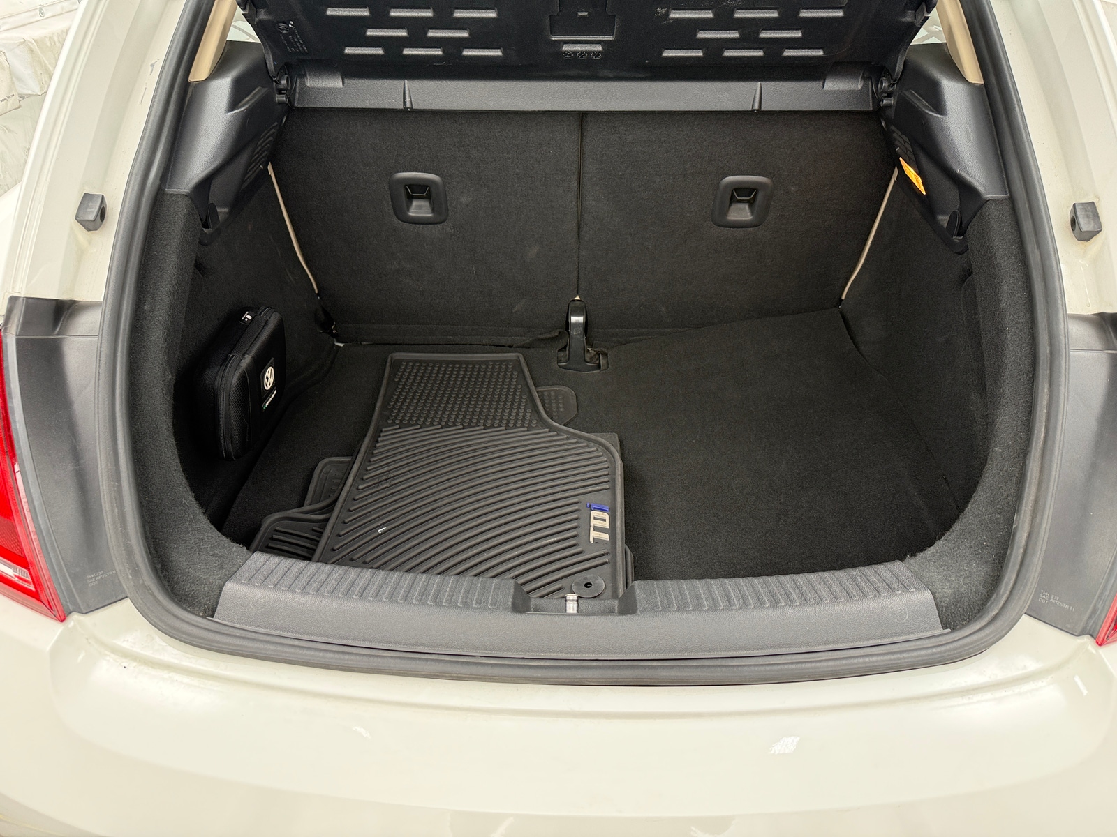 Thumbnail: 2014 Volkswagen Beetle - 6