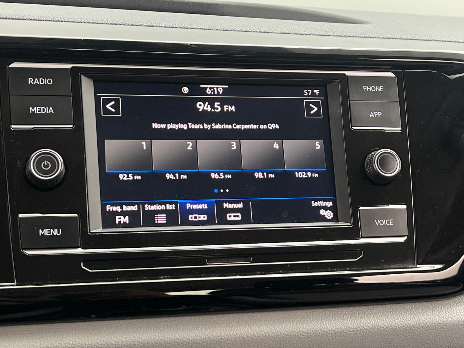 Thumbnail: 2022 Volkswagen Taos - 4