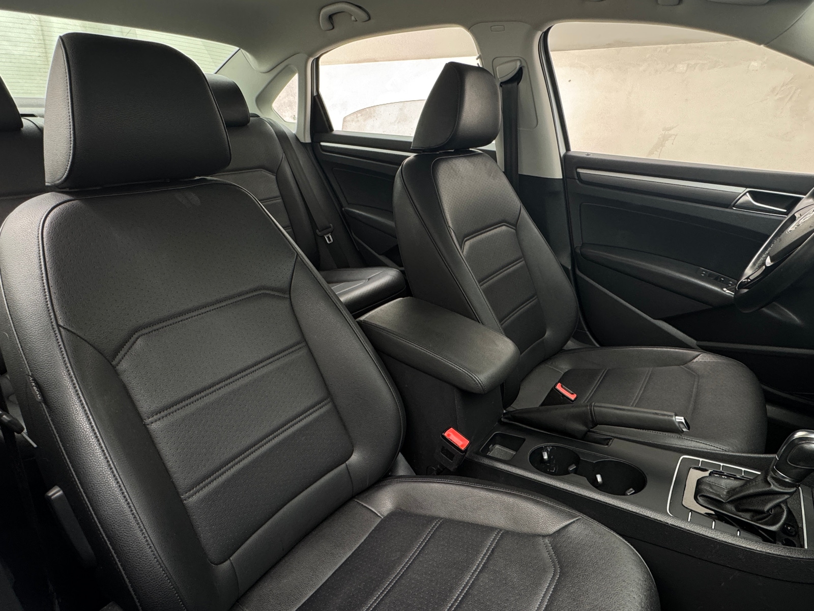 Thumbnail: 2016 Volkswagen Passat - 2