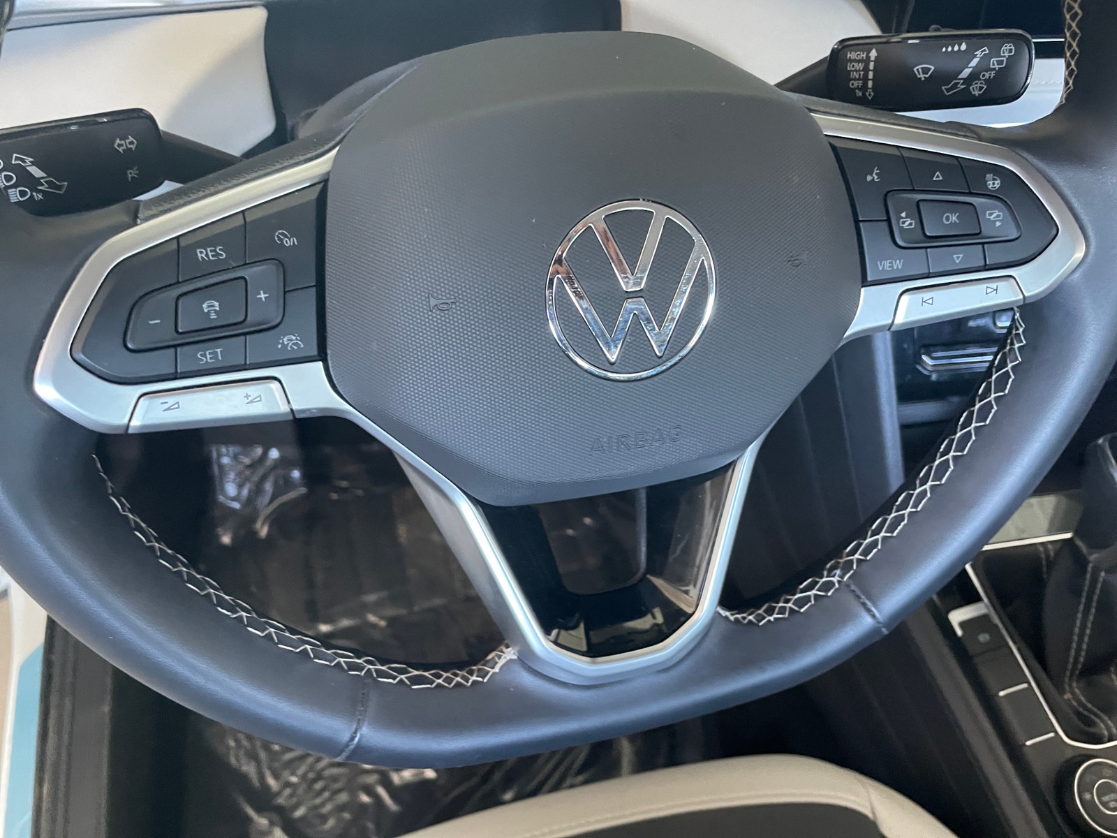 Thumbnail: 2025 Volkswagen Taos - 4