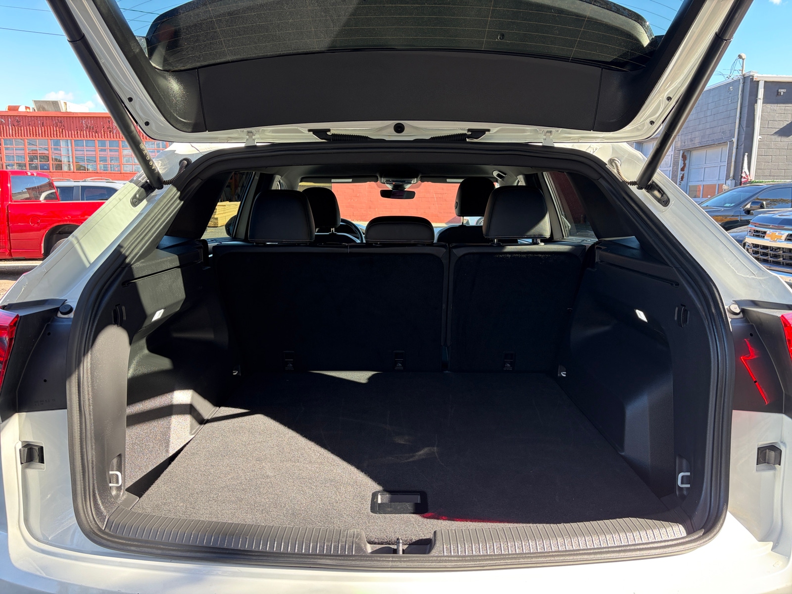 Thumbnail: 2025 Volkswagen Atlas - 6