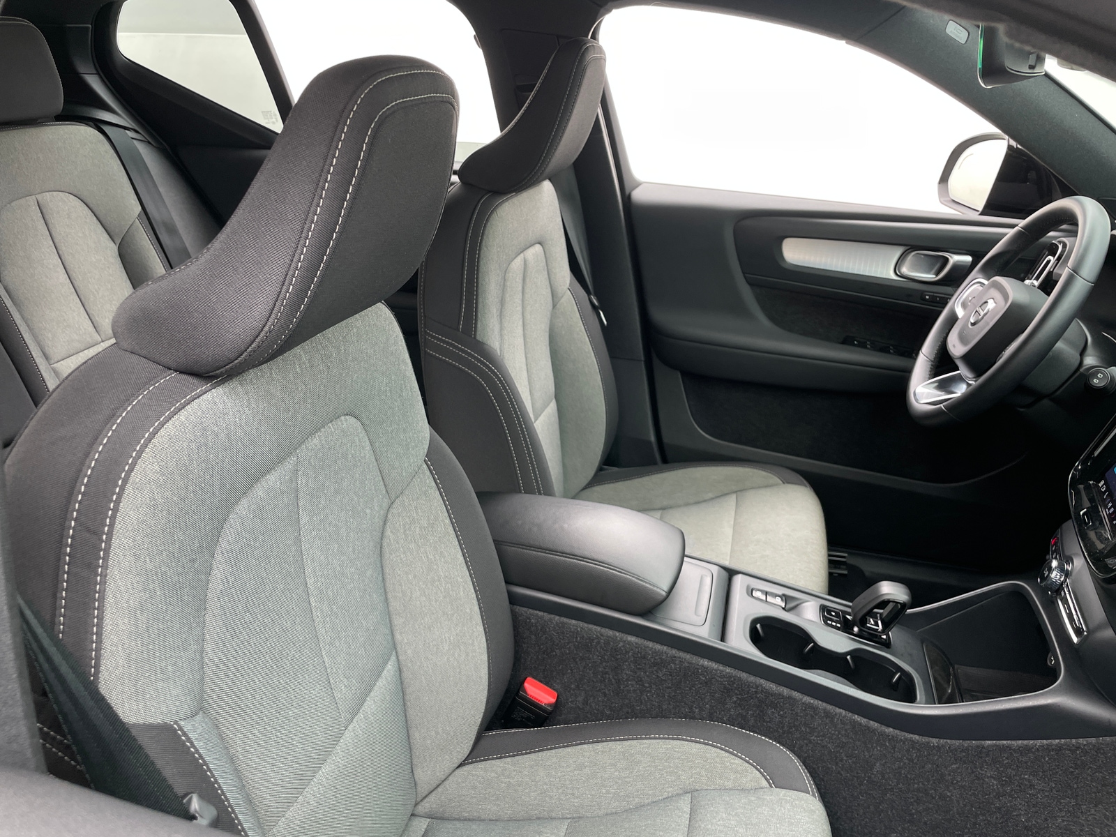 Thumbnail: 2024 Volvo XC40 - 2