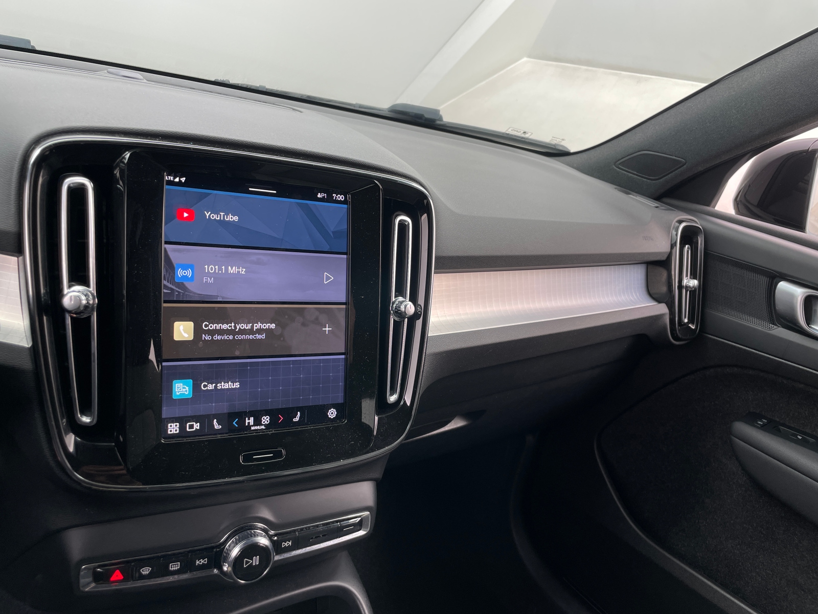 Thumbnail: 2024 Volvo XC40 - 4