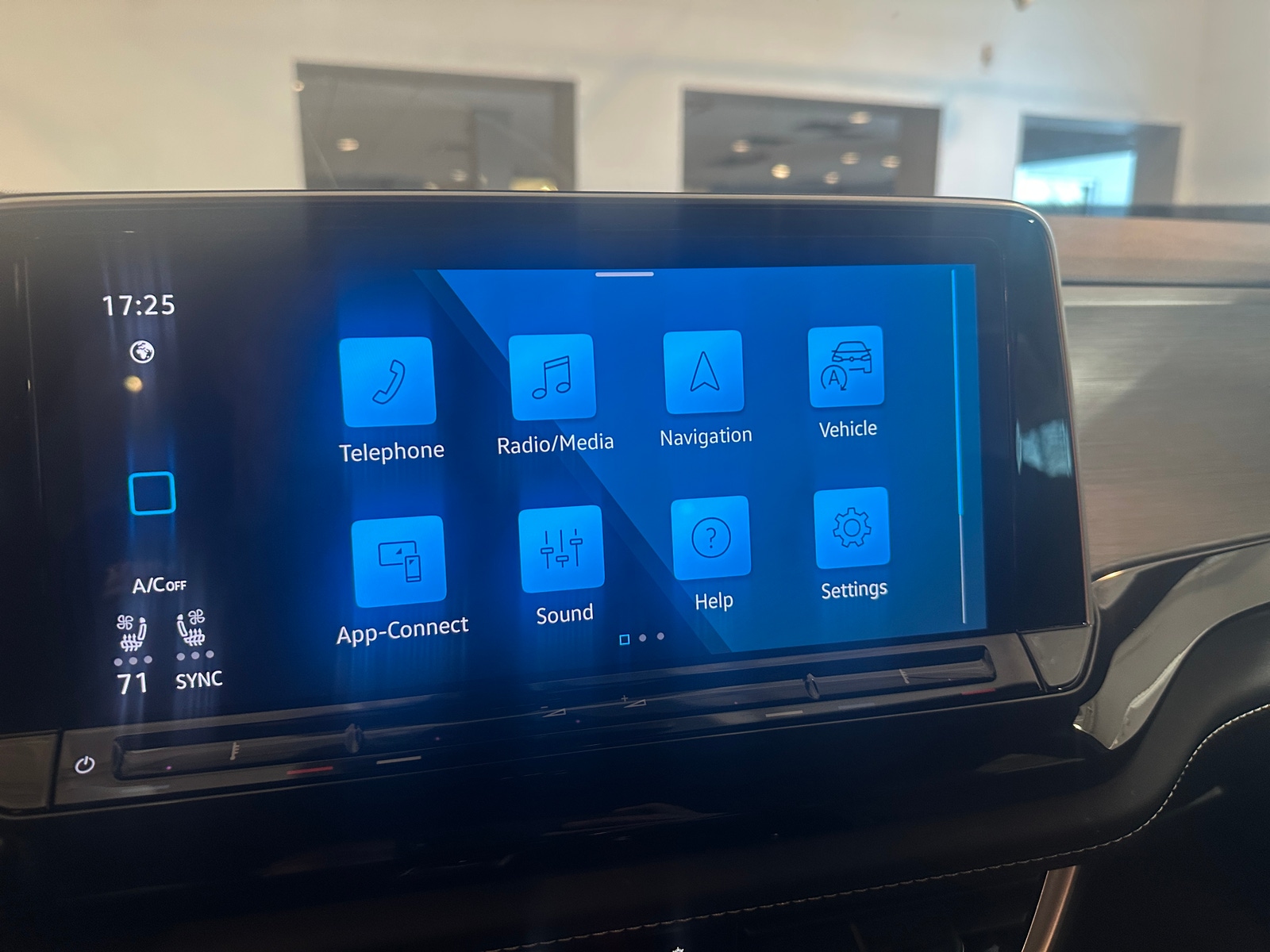 Thumbnail: 2025 Volkswagen Atlas - 4