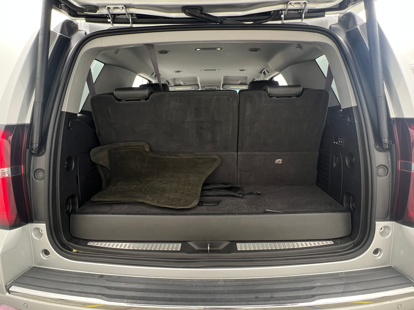 Thumbnail: 2017 Chevrolet Tahoe - 6