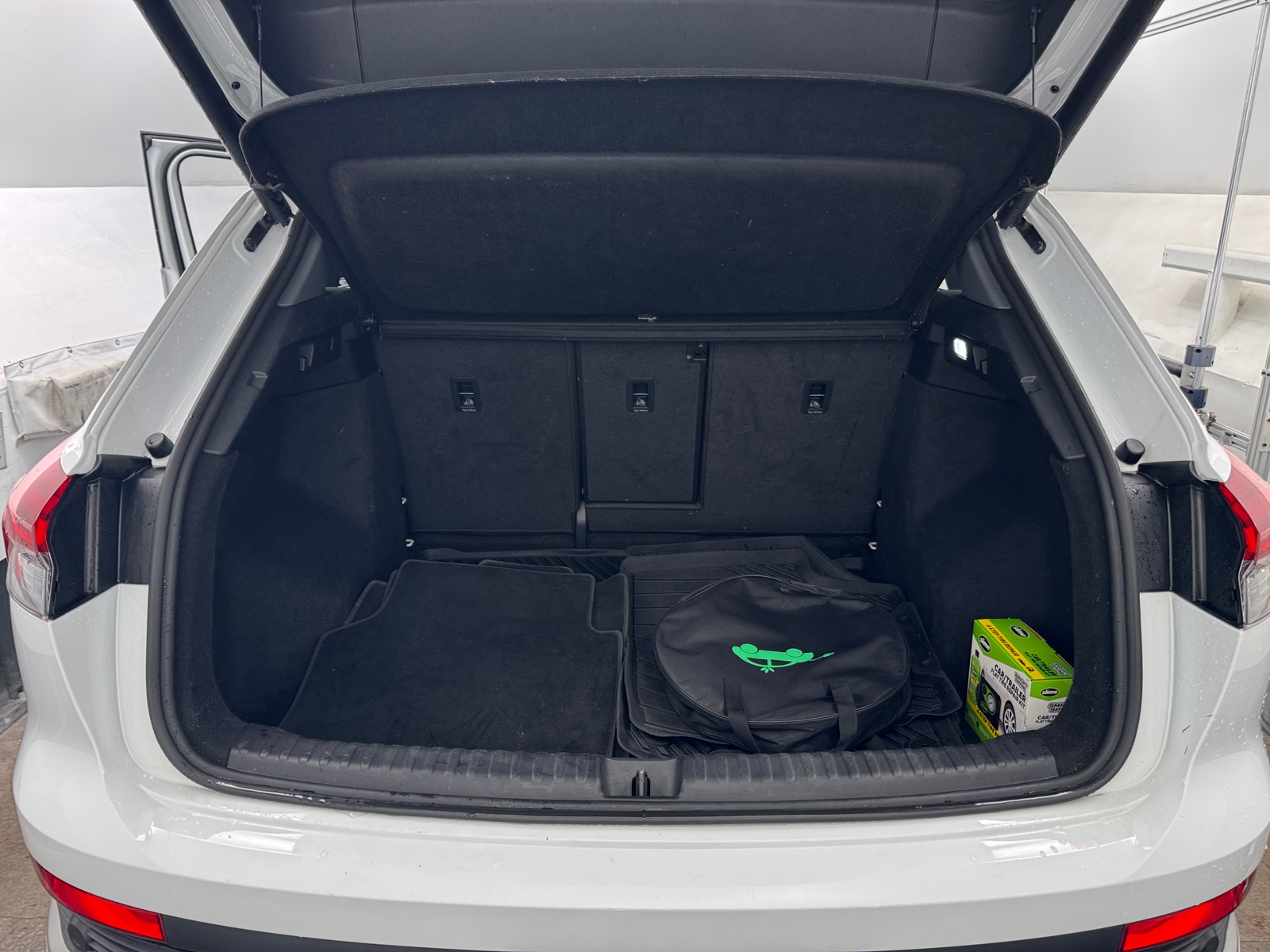 Thumbnail: 2023 Audi Q4 e-tron - 6