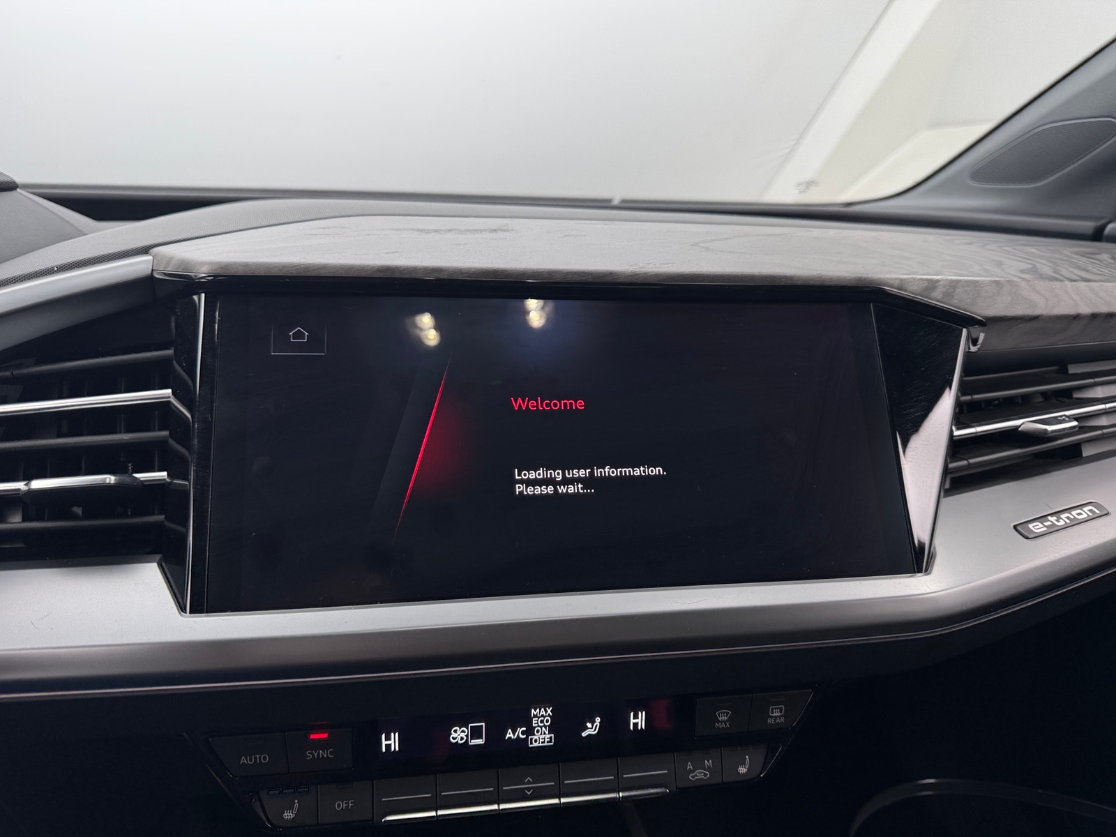 Thumbnail: 2023 Audi Q4 e-tron - 3