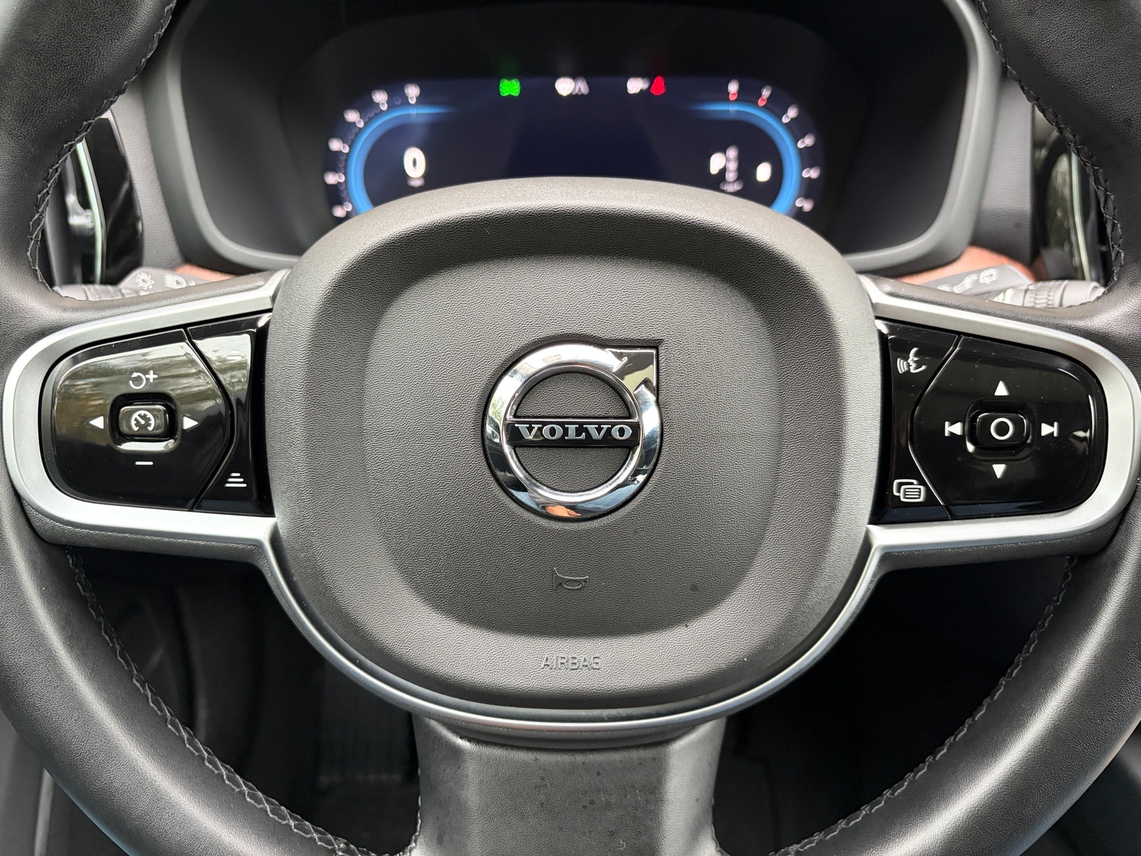 Thumbnail: 2025 Volvo V60 - 5