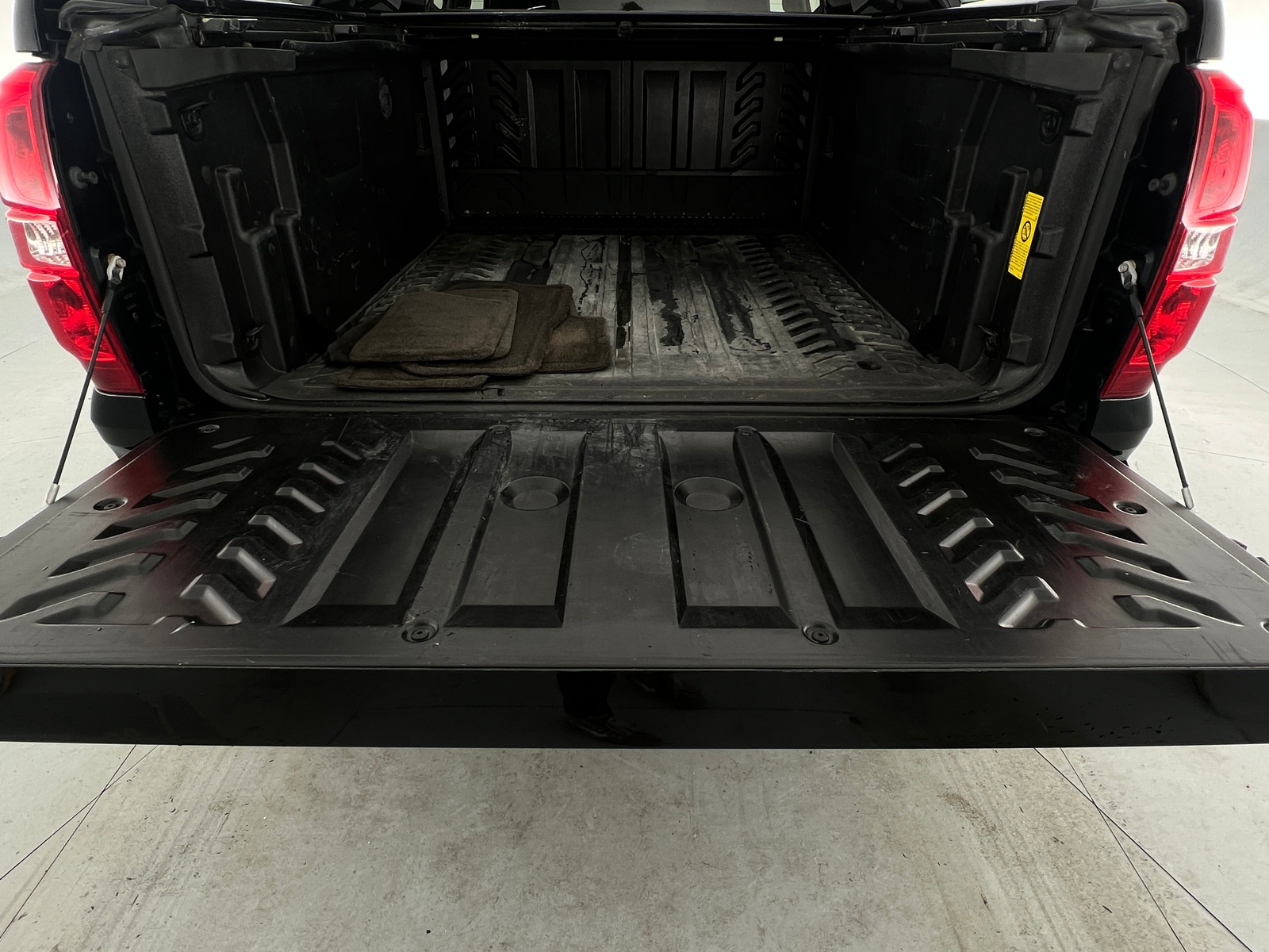 Thumbnail: 2013 Chevrolet Avalanche 1500 - 6