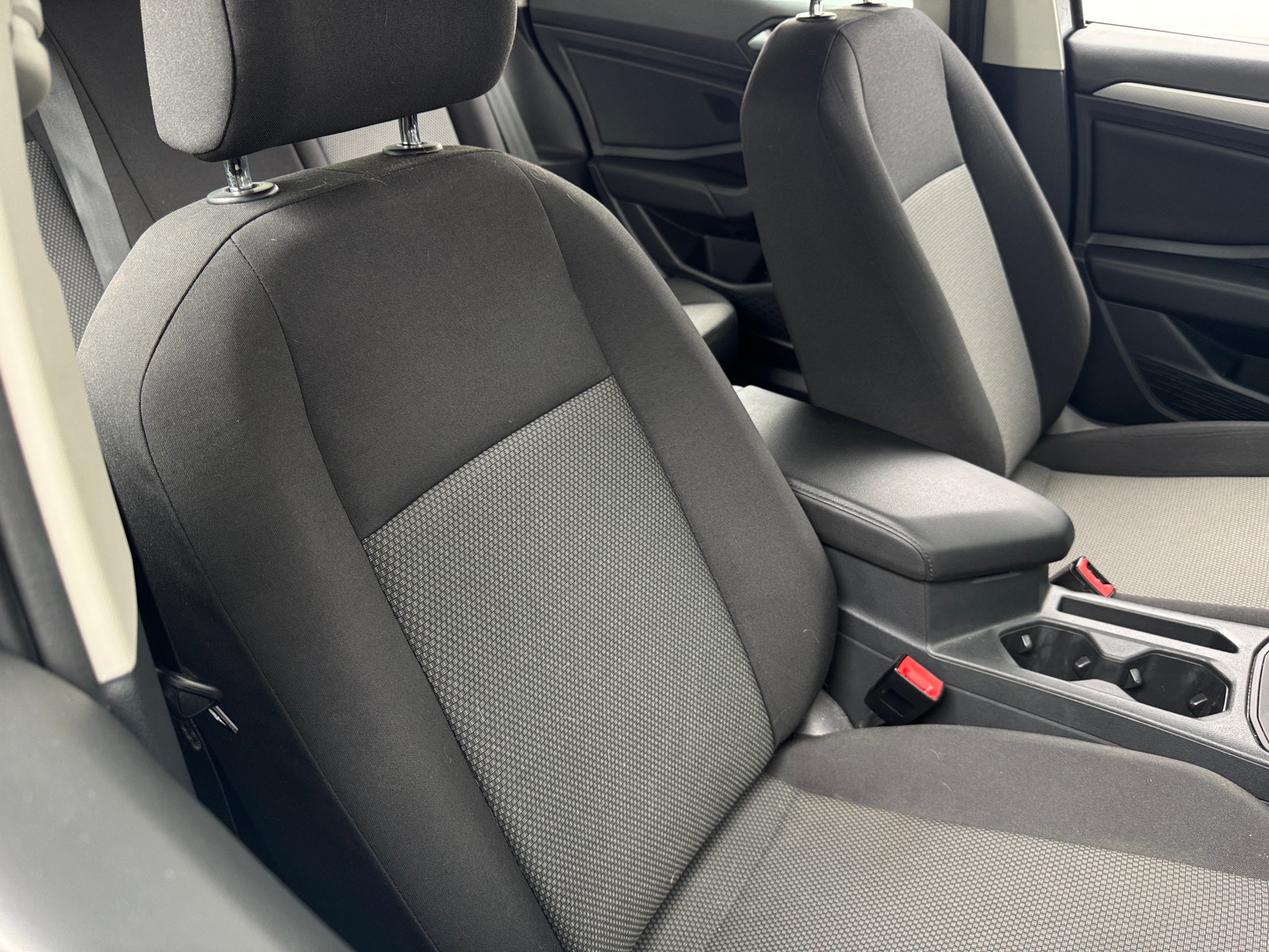 Thumbnail: 2019 Volkswagen Jetta - 2